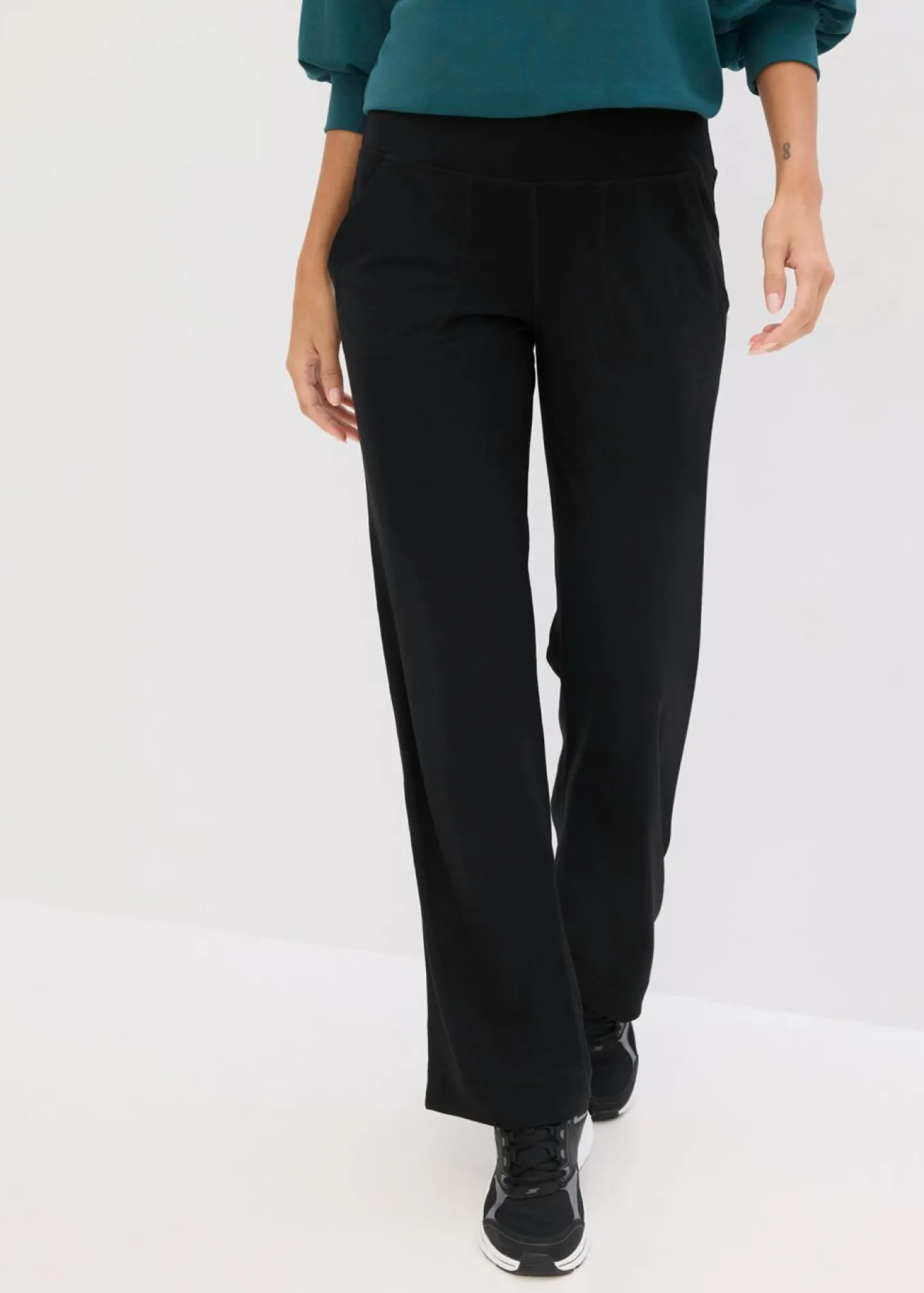 Pantalón deportivo con bolsillos y material de secado rápido