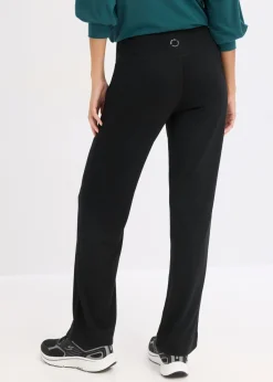 Pantalón deportivo con bolsillos y material de secado rápido
