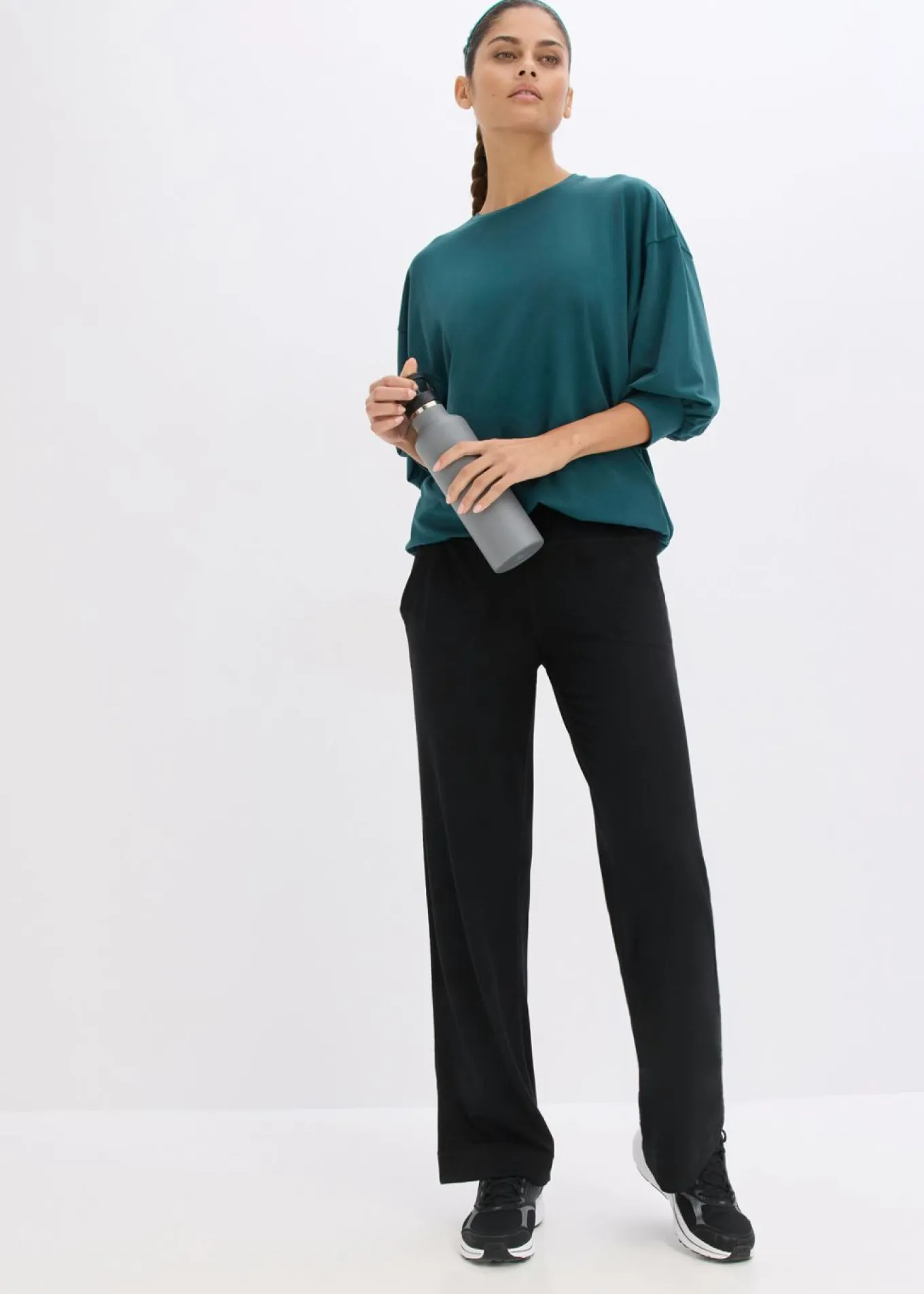 Pantalón deportivo con bolsillos y material de secado rápido