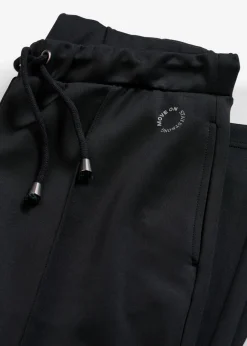 Pantalón deportivo con costuras decorativas