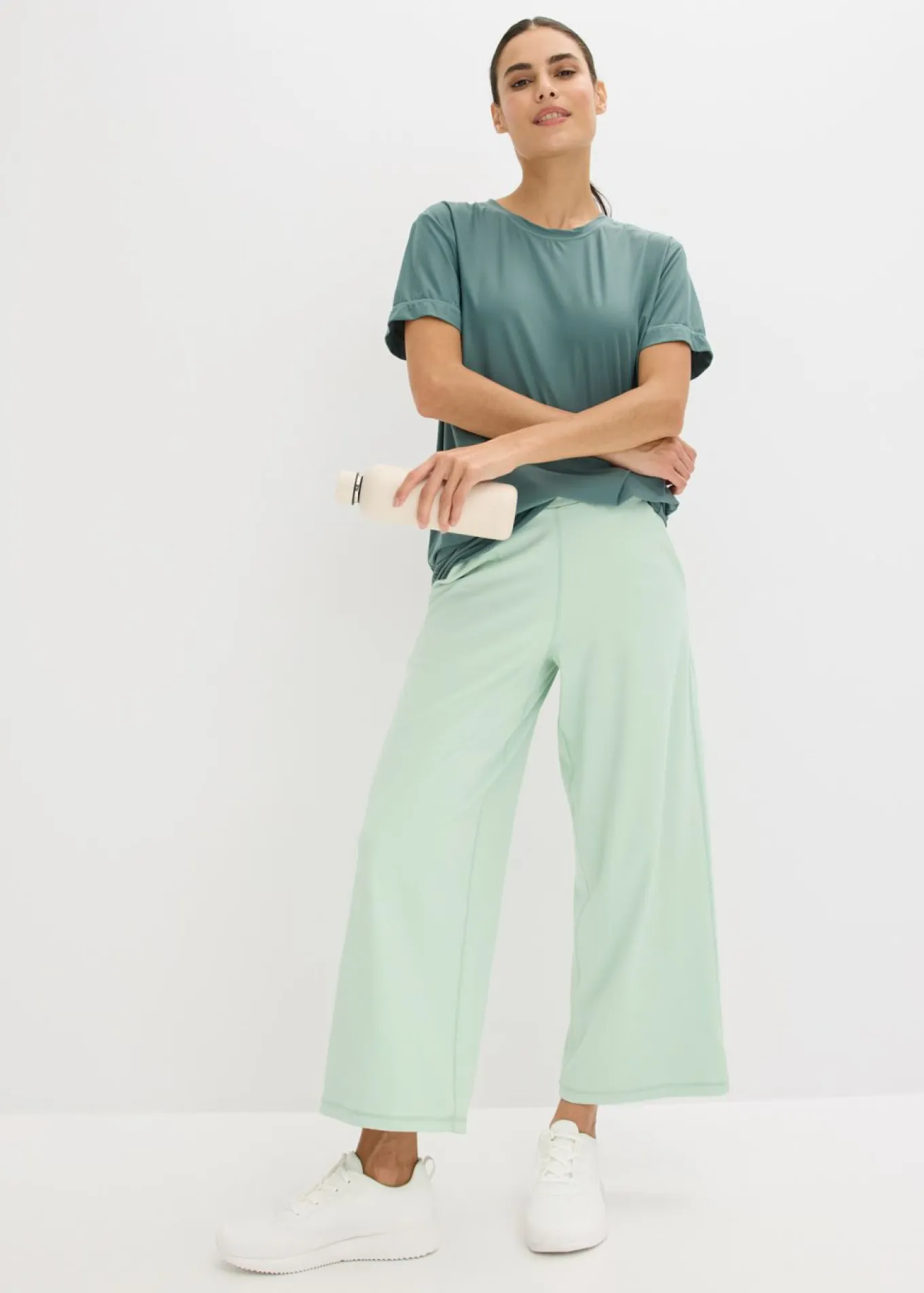 Pantalón deportivo con pernera ancha y material de secado rápido