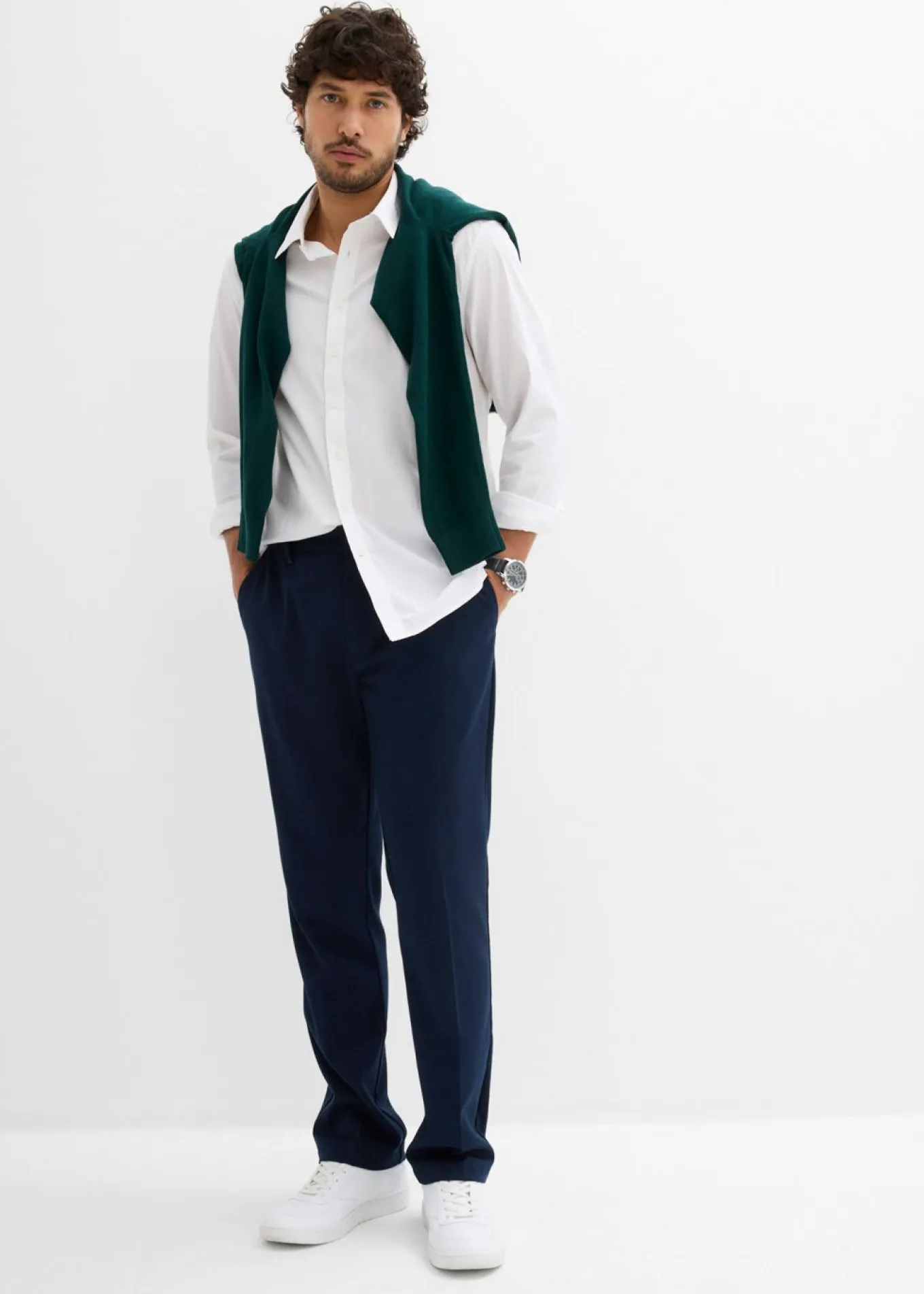 Pantalón elegante con pinzas y corte regular