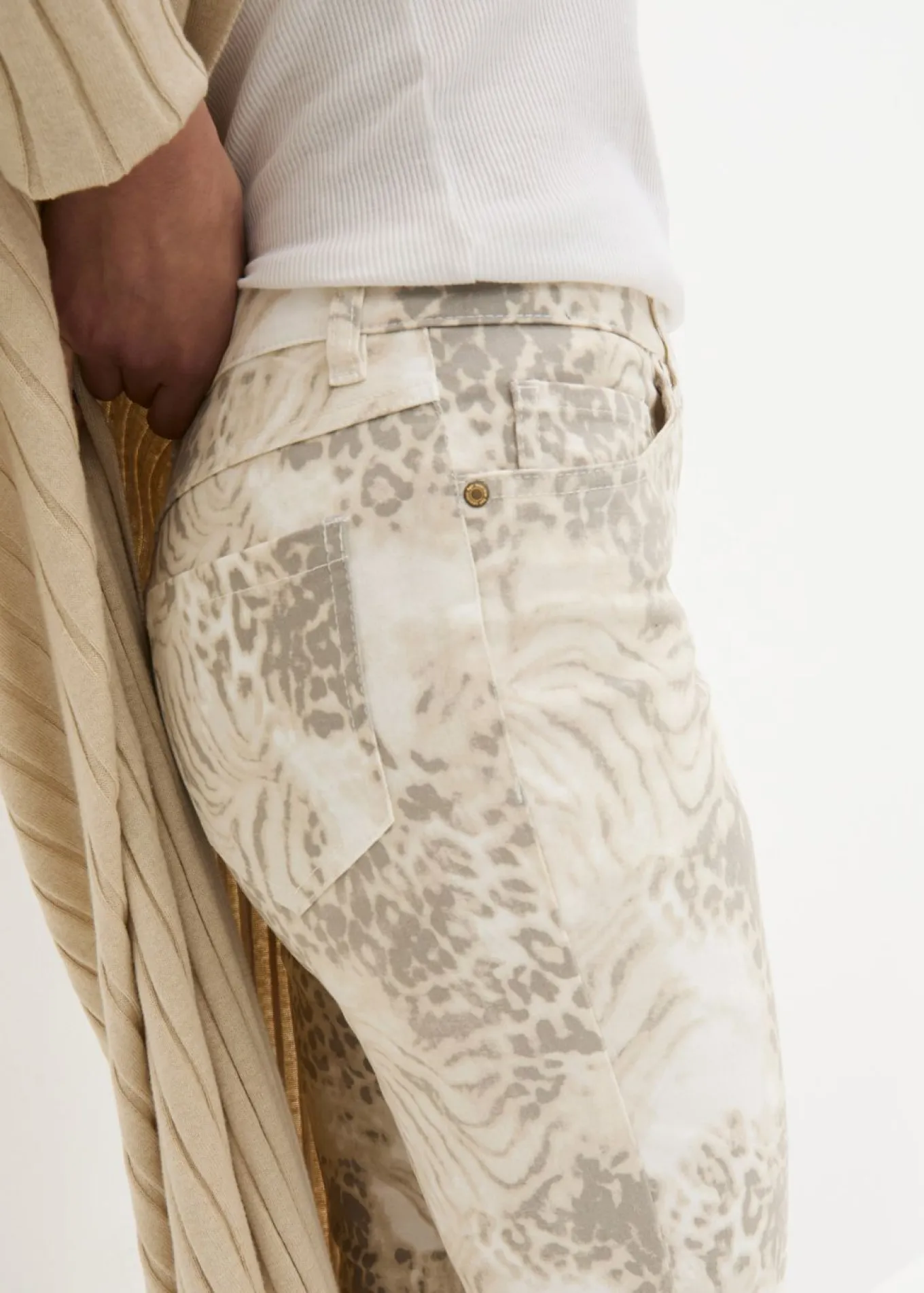 Pantalón elástico capri con estampado