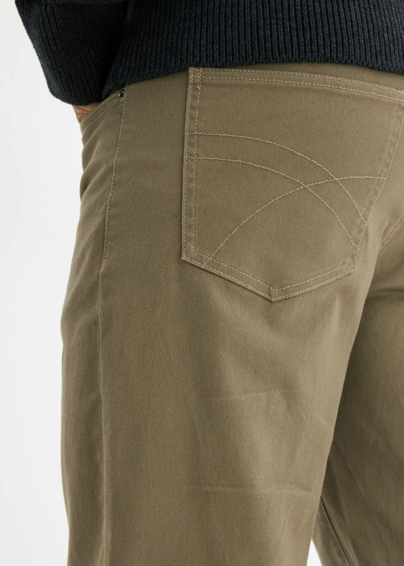Pantalón elástico, classic fit, straight