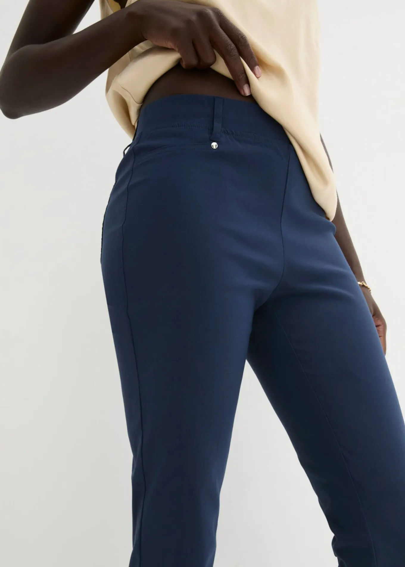 Pantalón elástico con cintura antideslizante