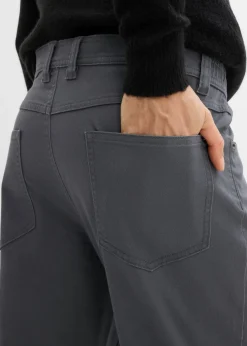 Pantalón elástico con corte clásico, cinturilla elástica y forma recta