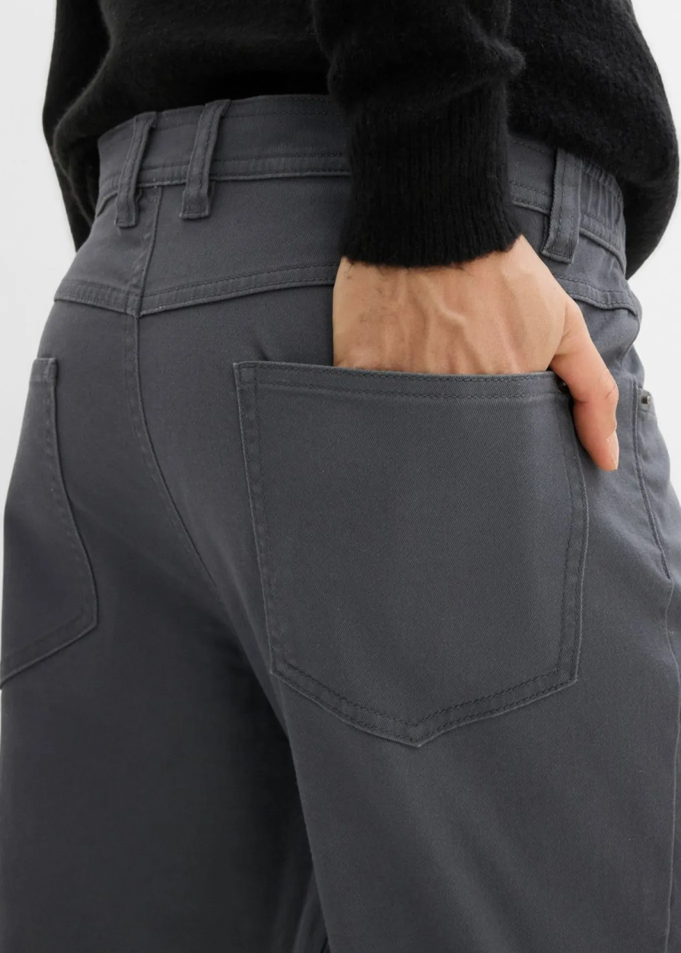 Pantalón elástico con corte clásico, cinturilla elástica y forma recta