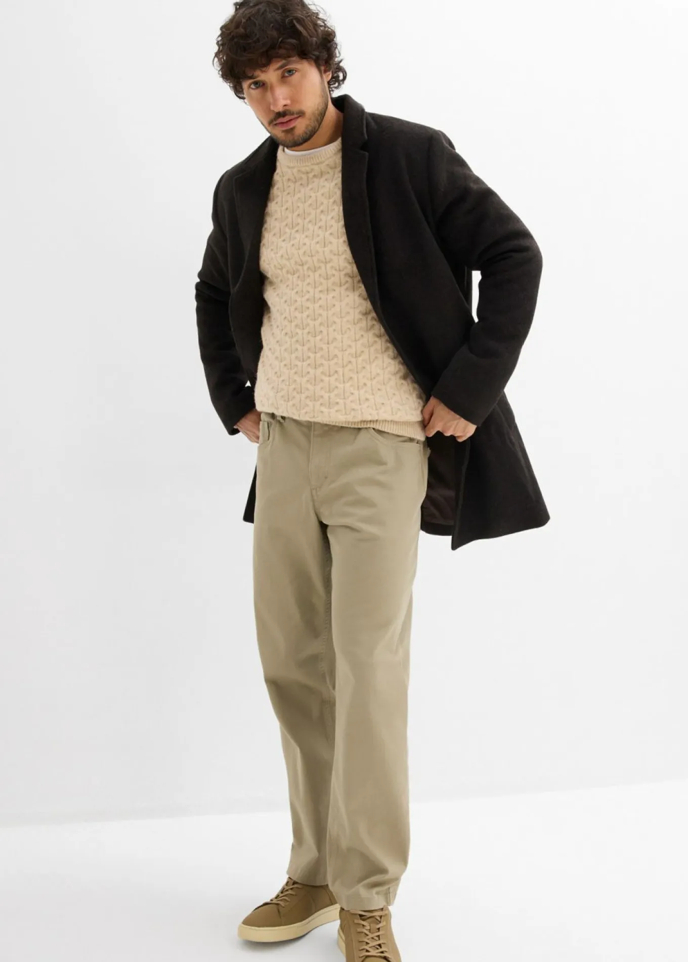 Pantalón elástico con corte informal, cinturilla elástica y forma recta