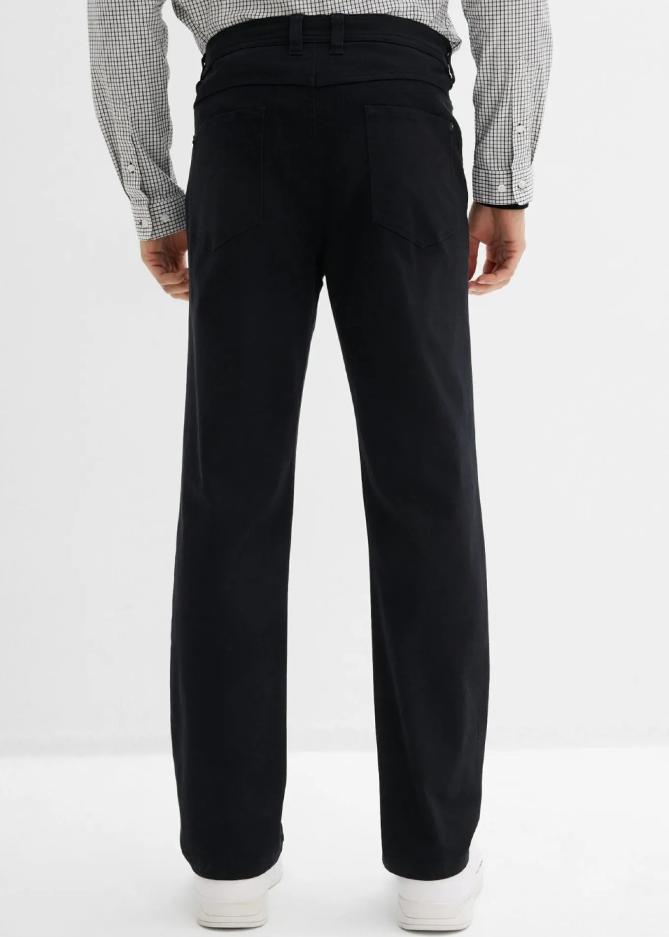Pantalón elástico con corte clásico, cinturilla elástica y forma recta