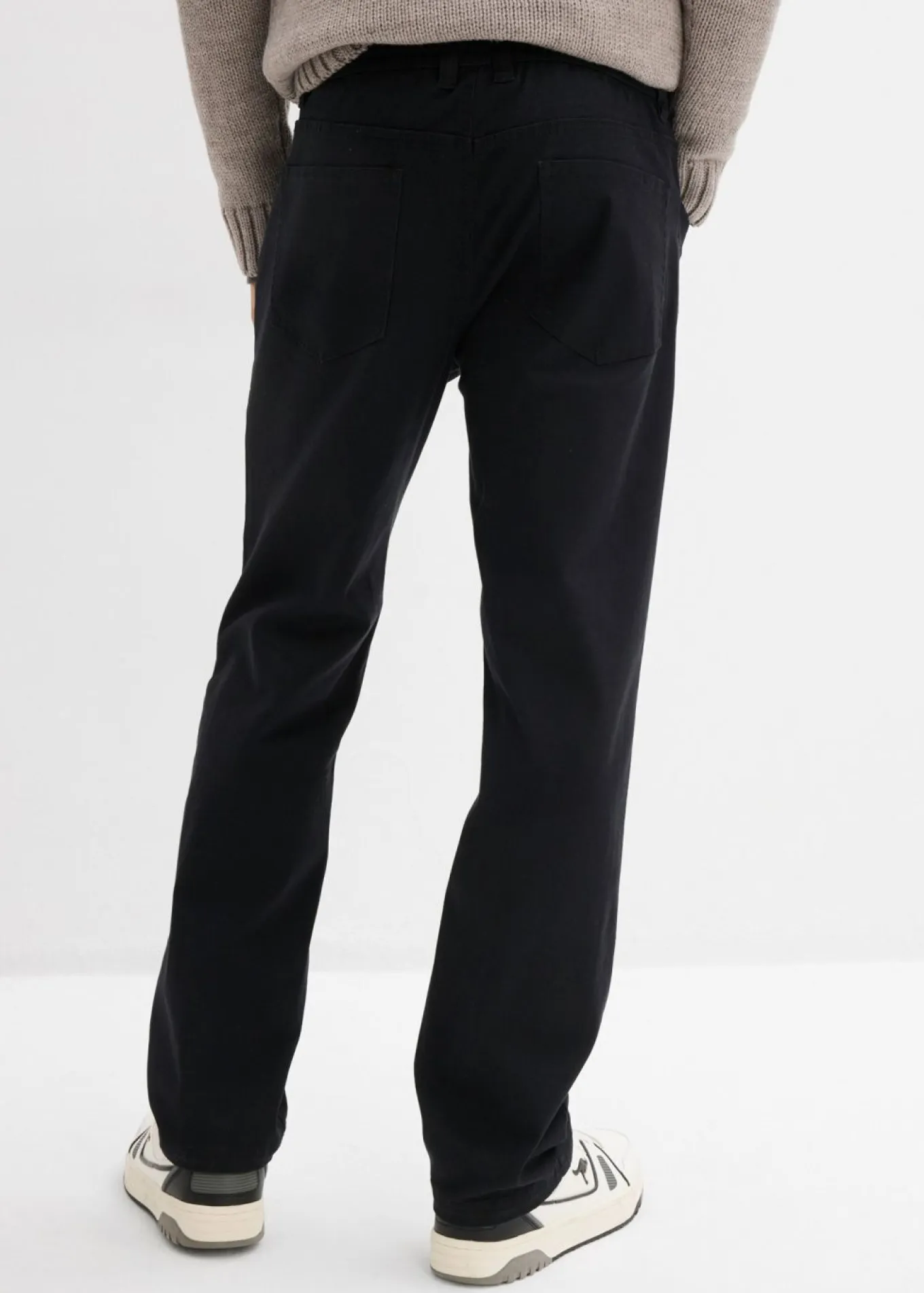 Pantalón elástico con corte informal, cinturilla elástica y forma recta