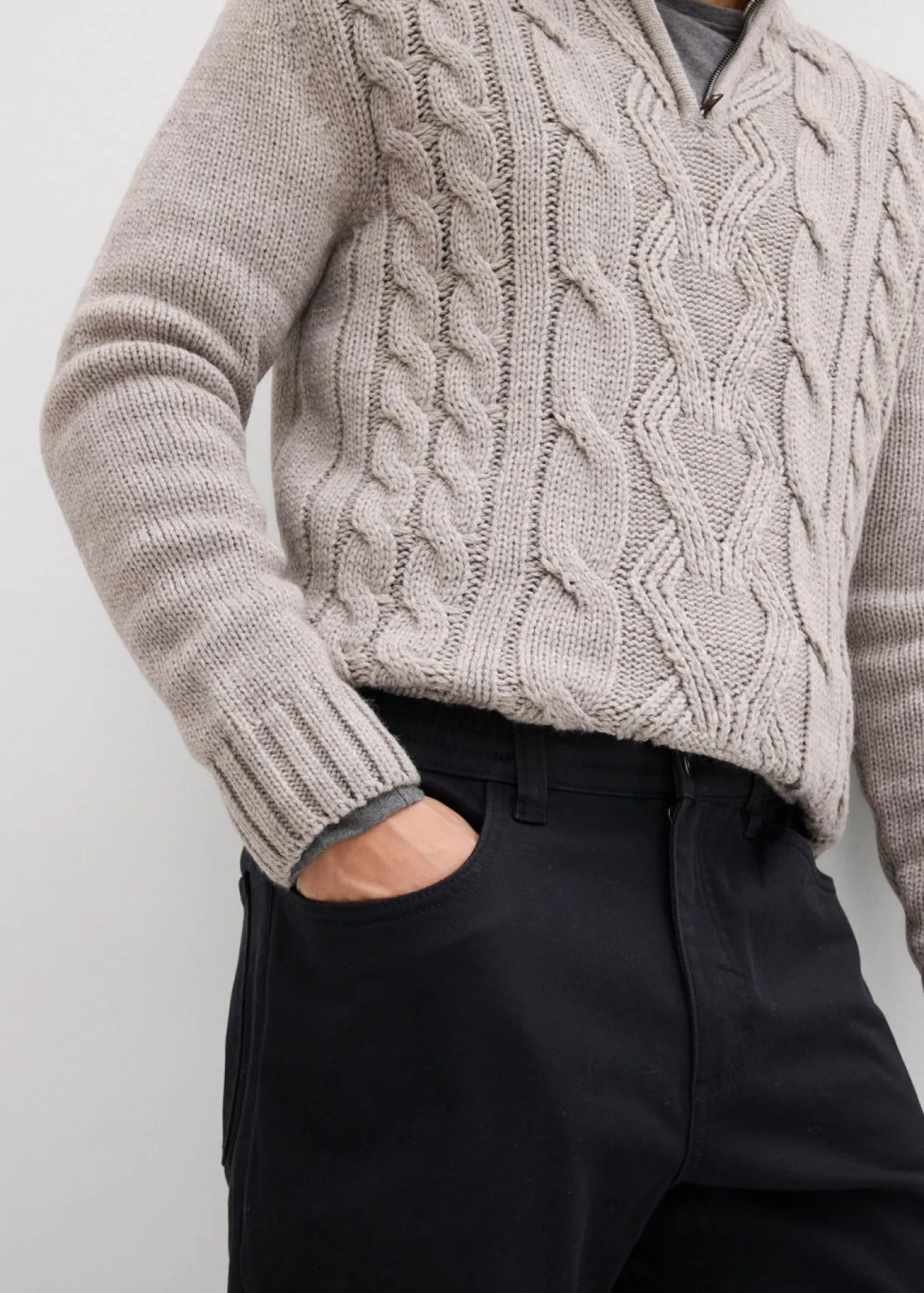 Pantalón elástico con corte informal, cinturilla elástica y forma recta