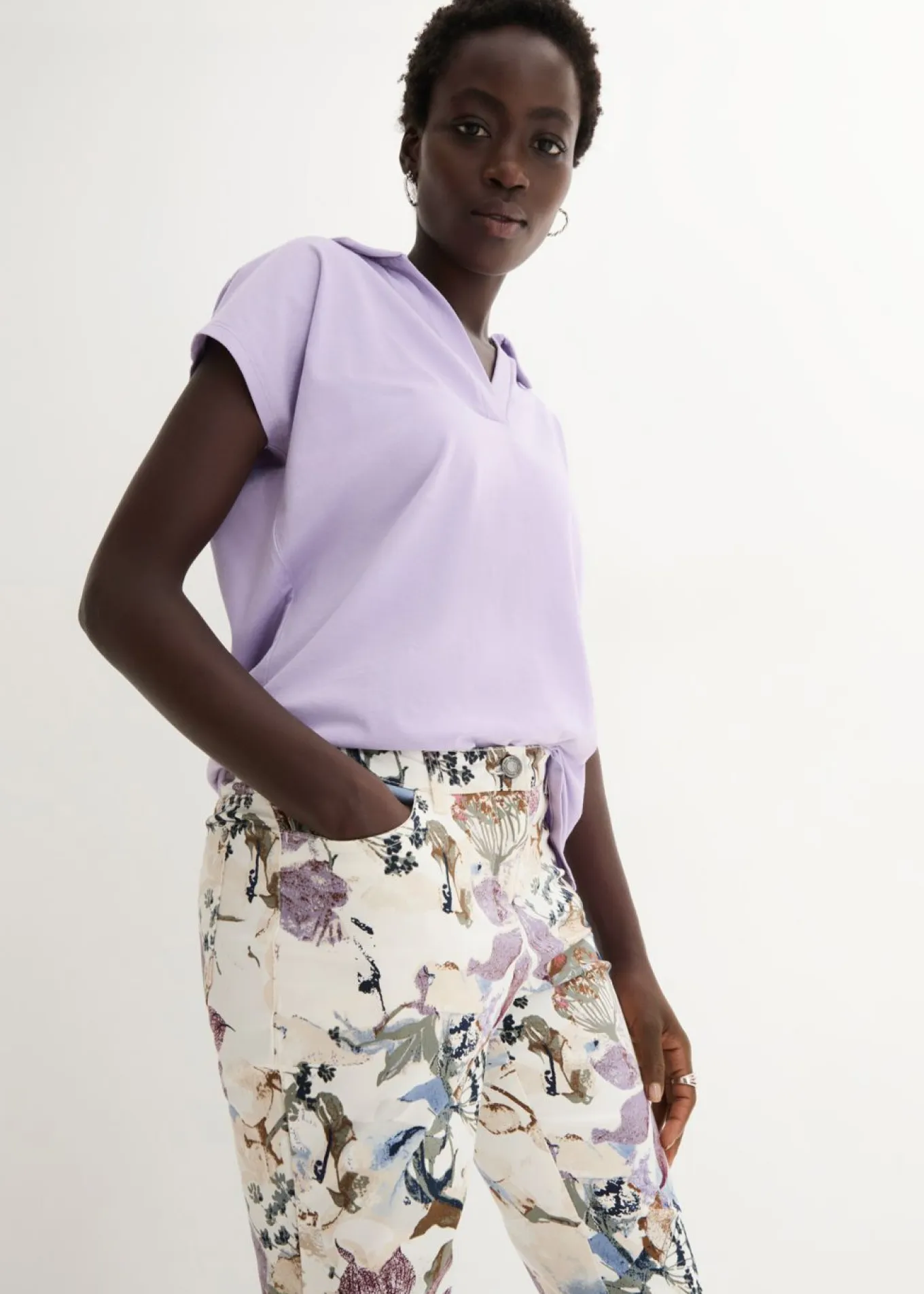 Pantalón elástico con estampado de flores