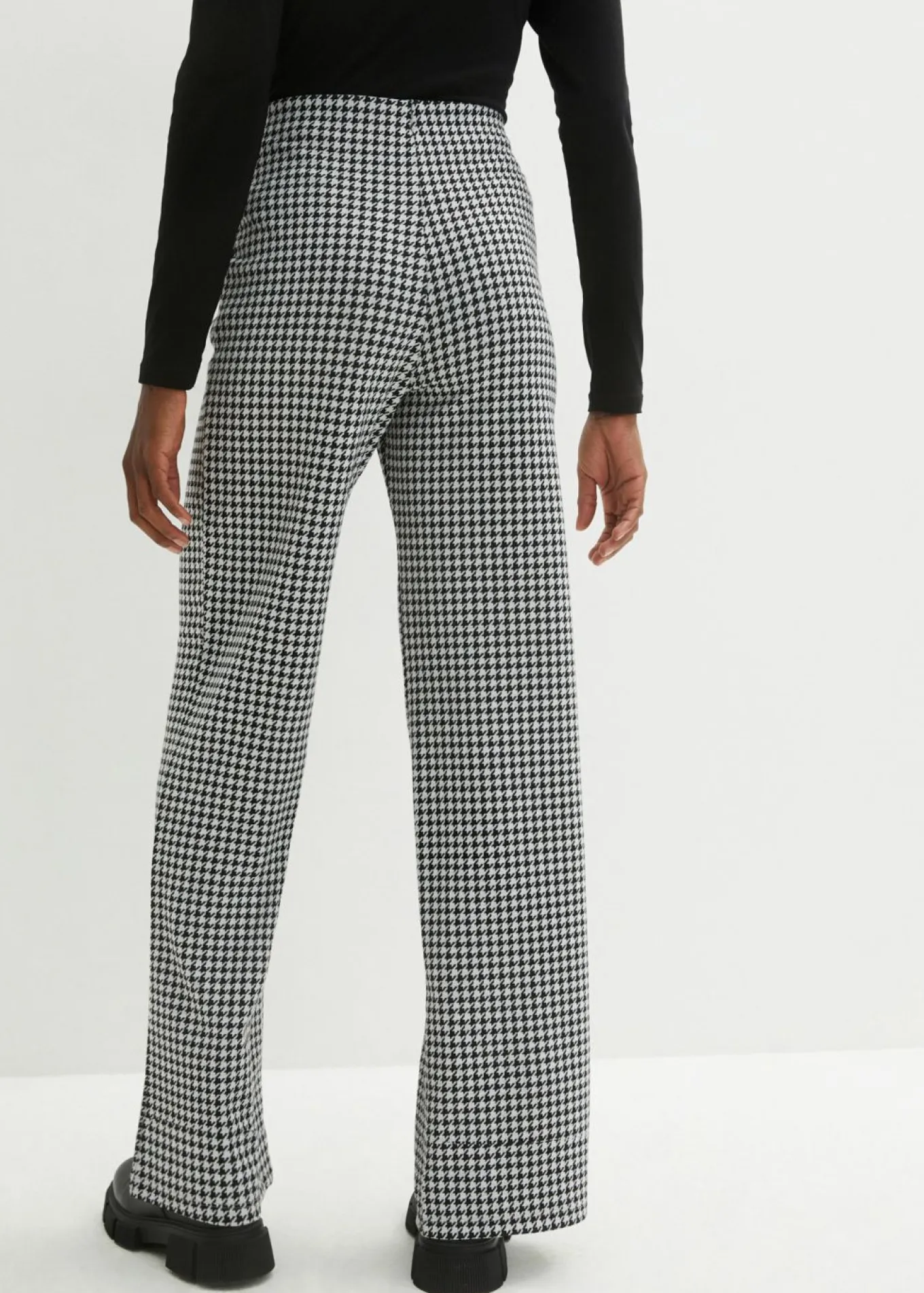 Pantalón elástico con pata de gallo, pernera ancha