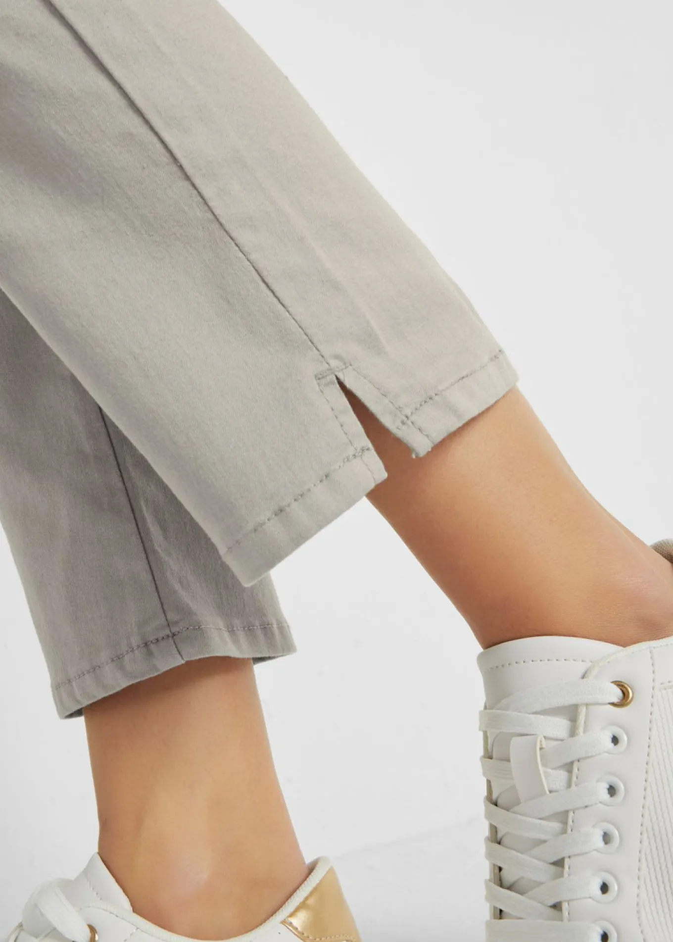 Pantalón elástico con perneras rectas, mid waist