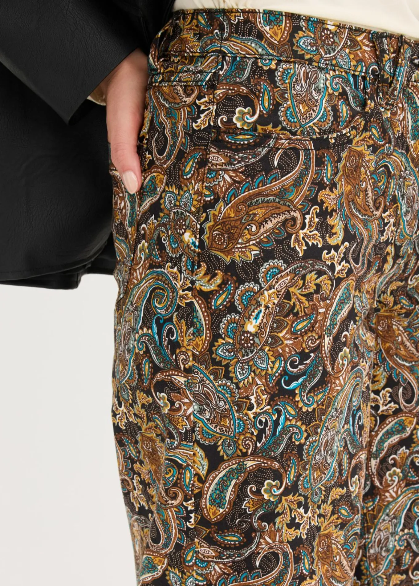 Pantalón elástico de algodón con perneras anchas
