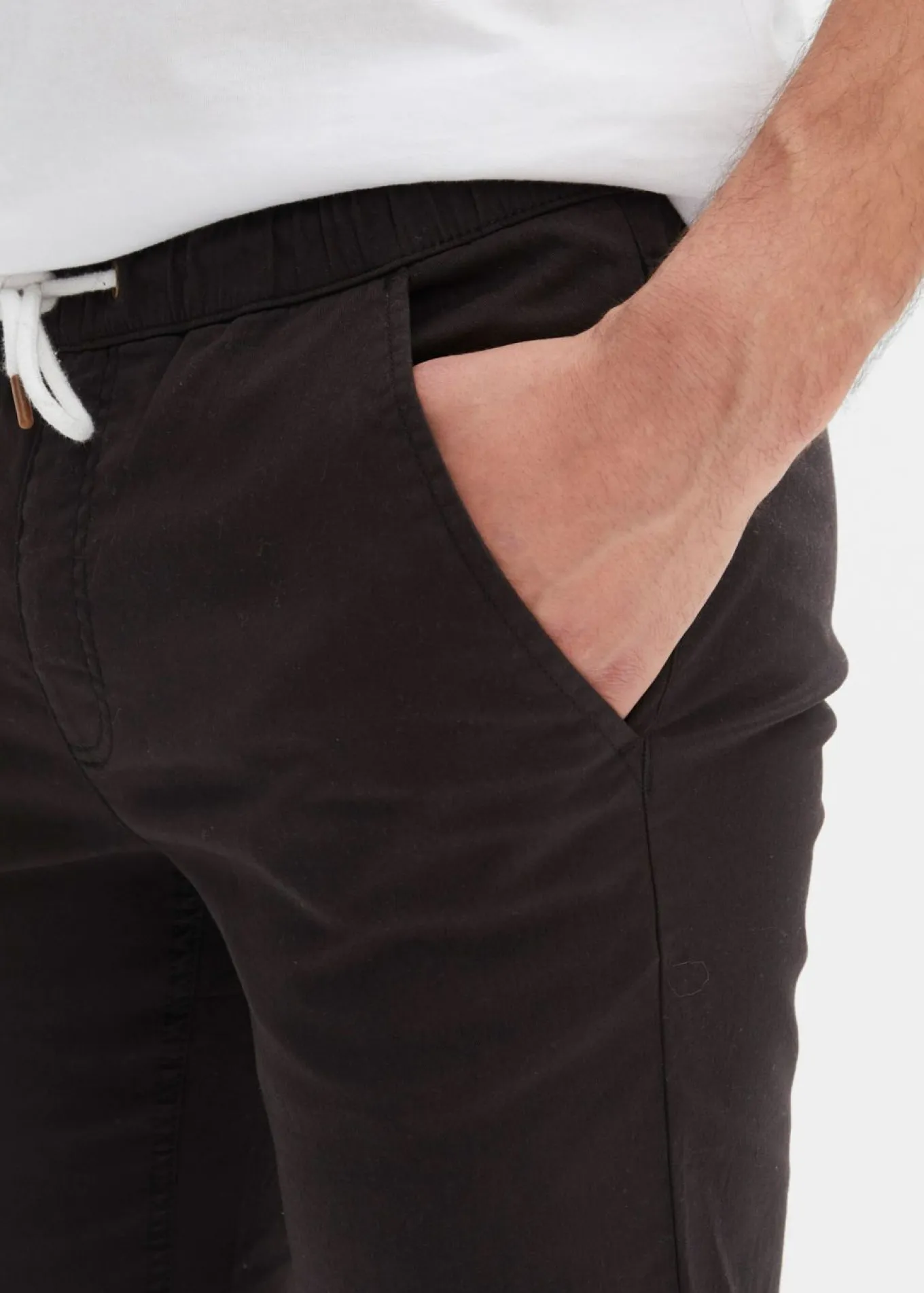 Pantalón elástico de corte regular y recto