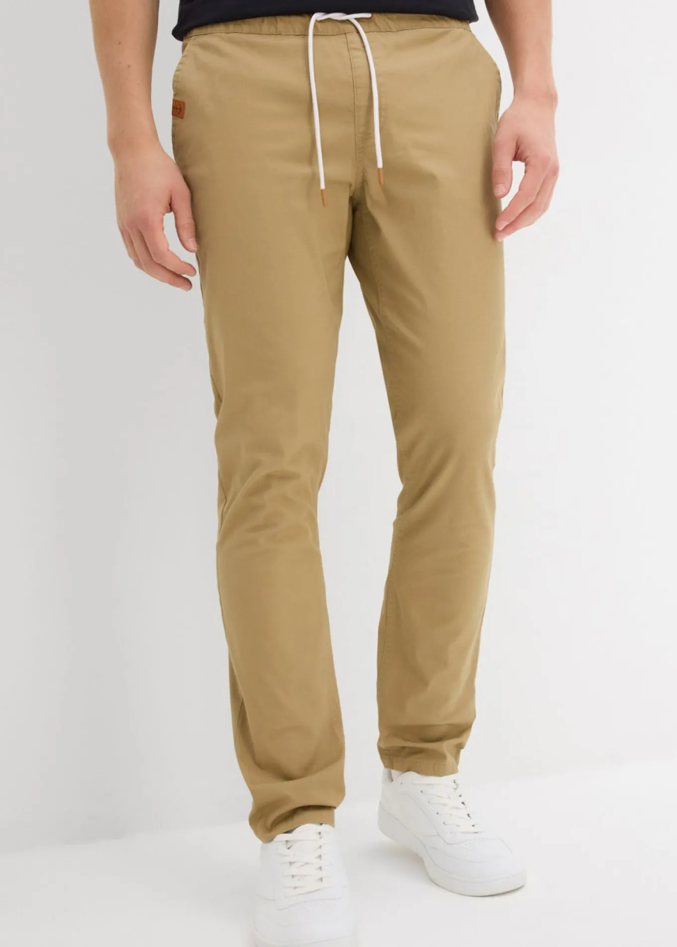 Pantalón elástico de corte regular y recto