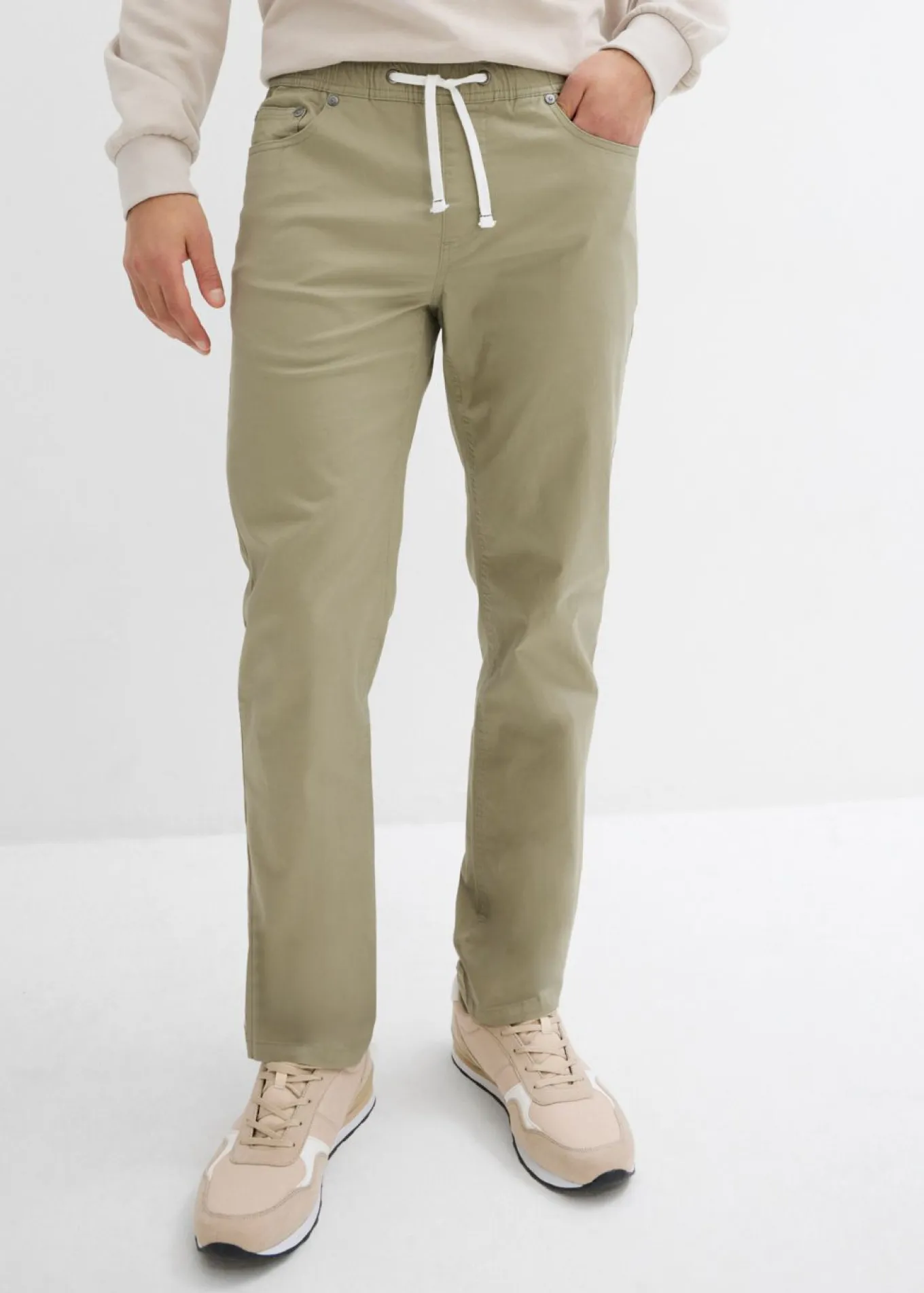Pantalón elástico de corte regular y recto