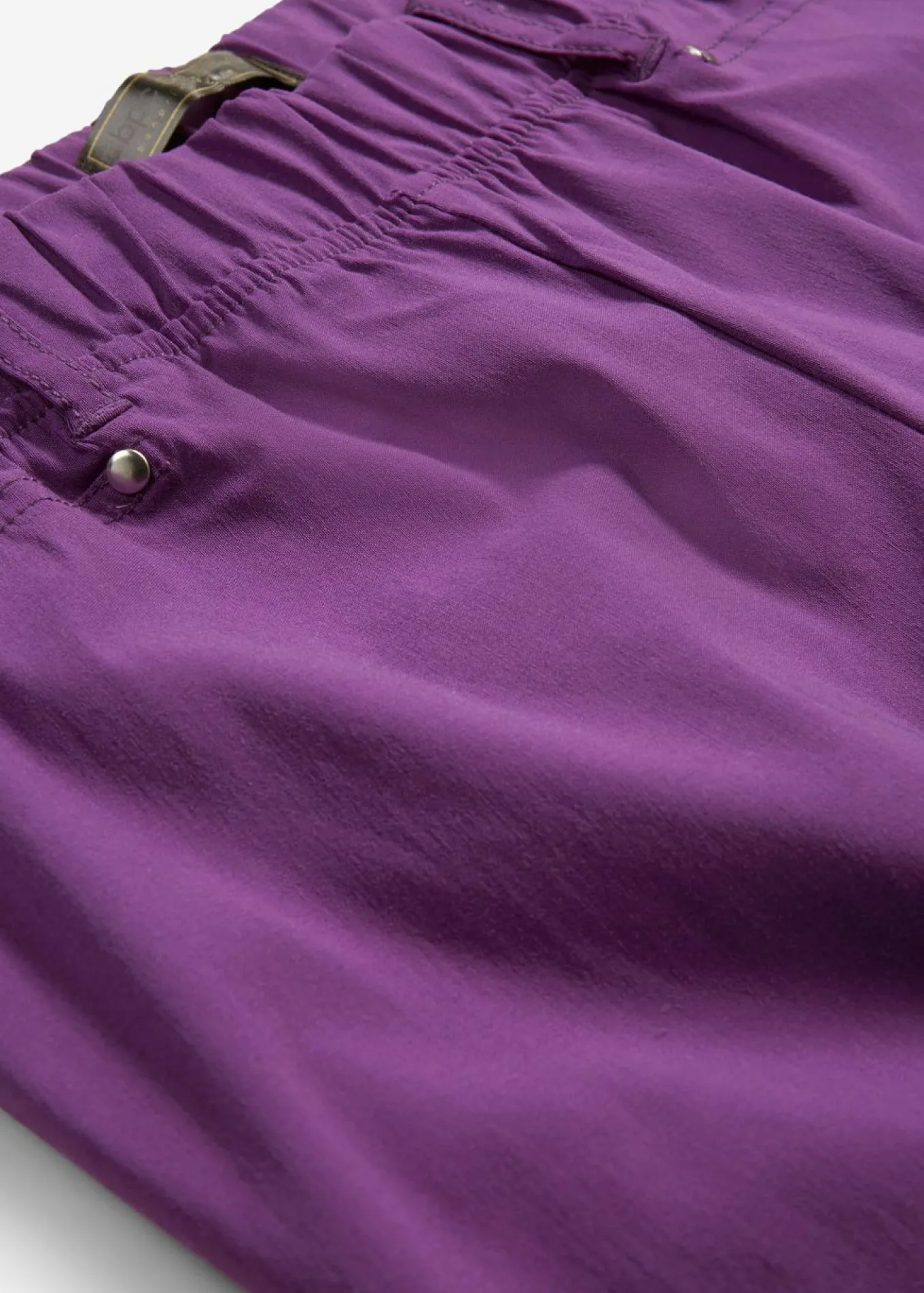 Pantalón elástico de corte capri con cintura elástica