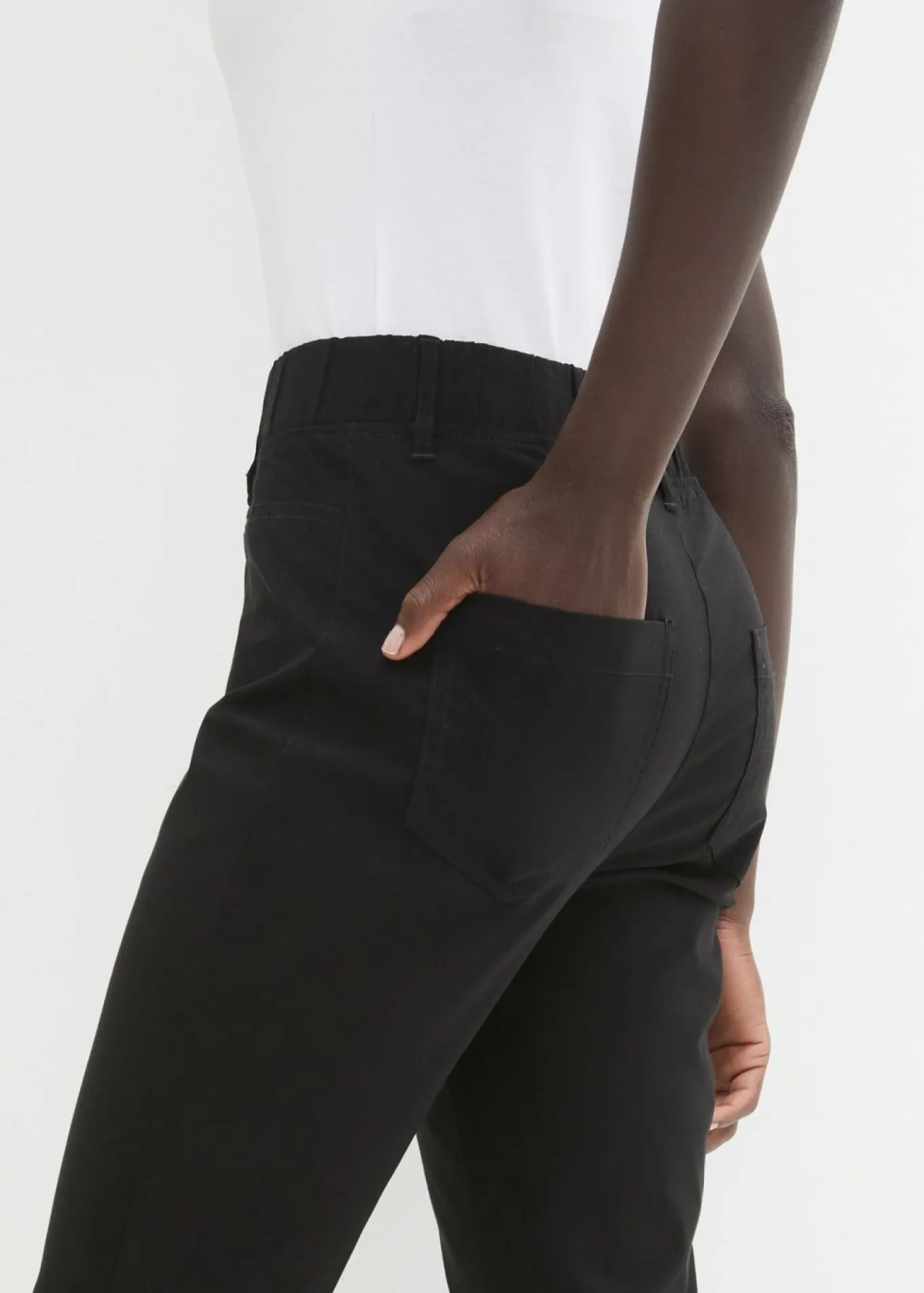 Pantalón elástico de corte capri con cintura elástica