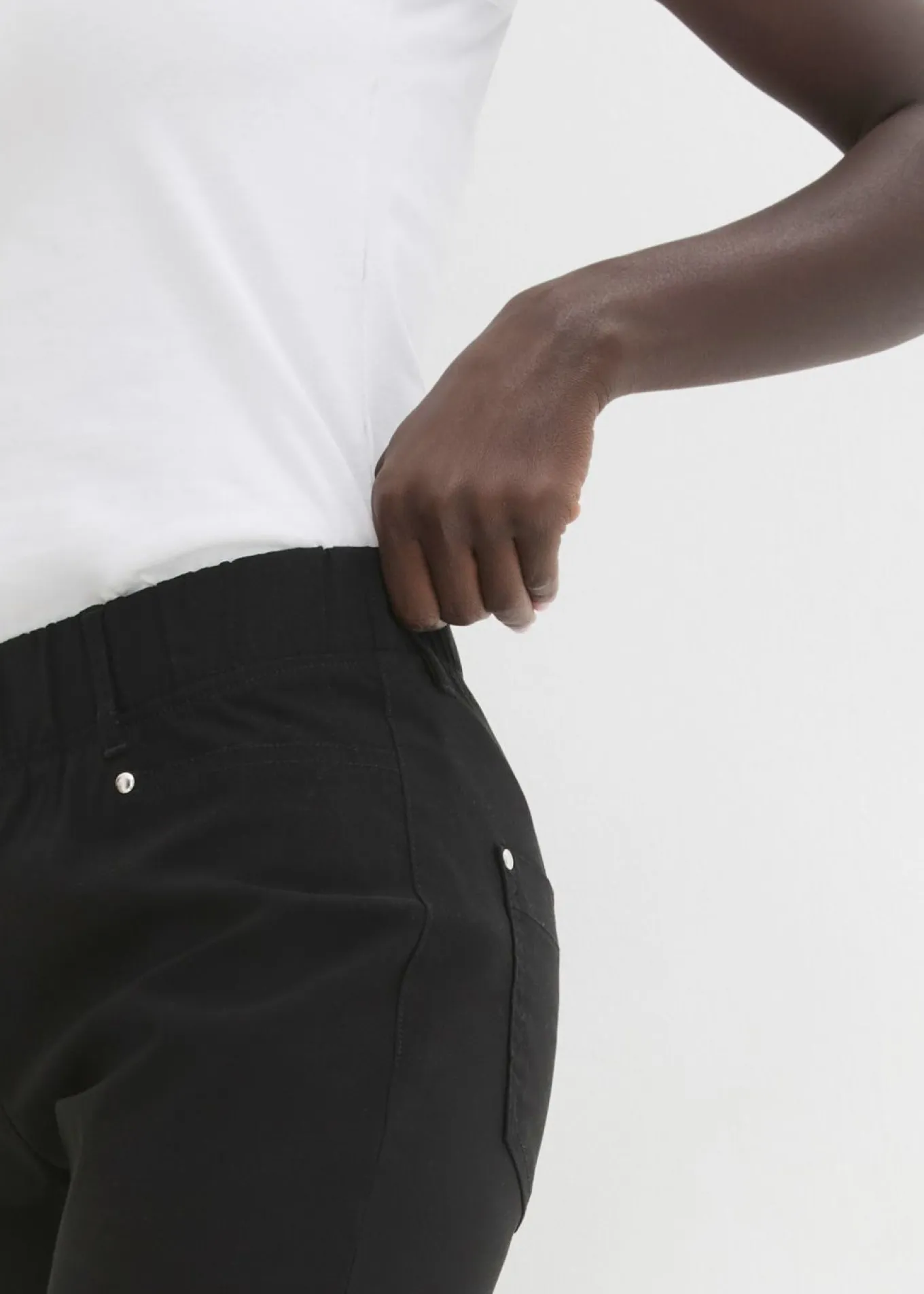Pantalón elástico de corte capri con cintura elástica