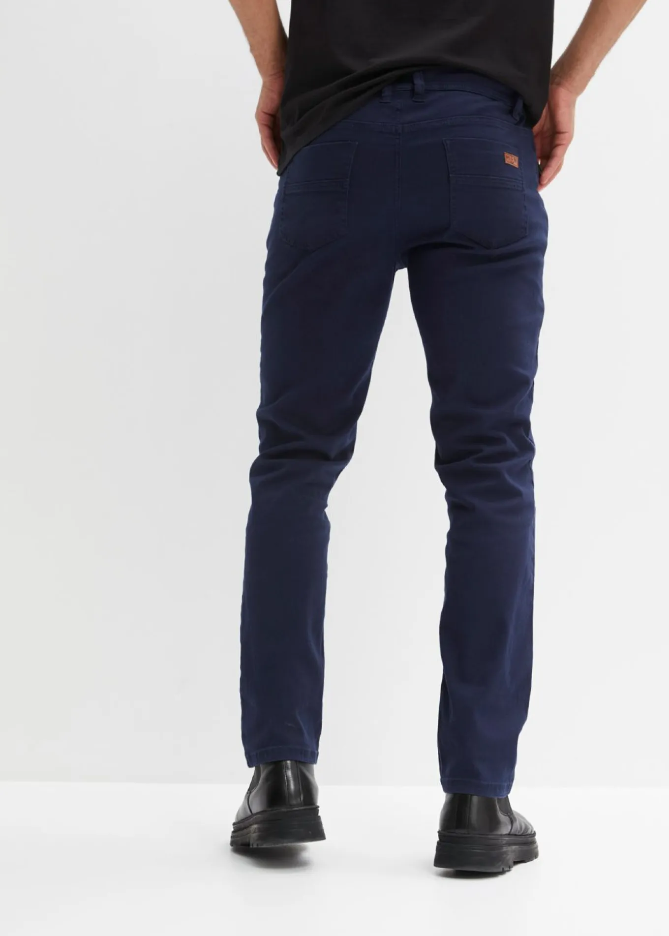 Pantalón elástico de corte regular y recto
