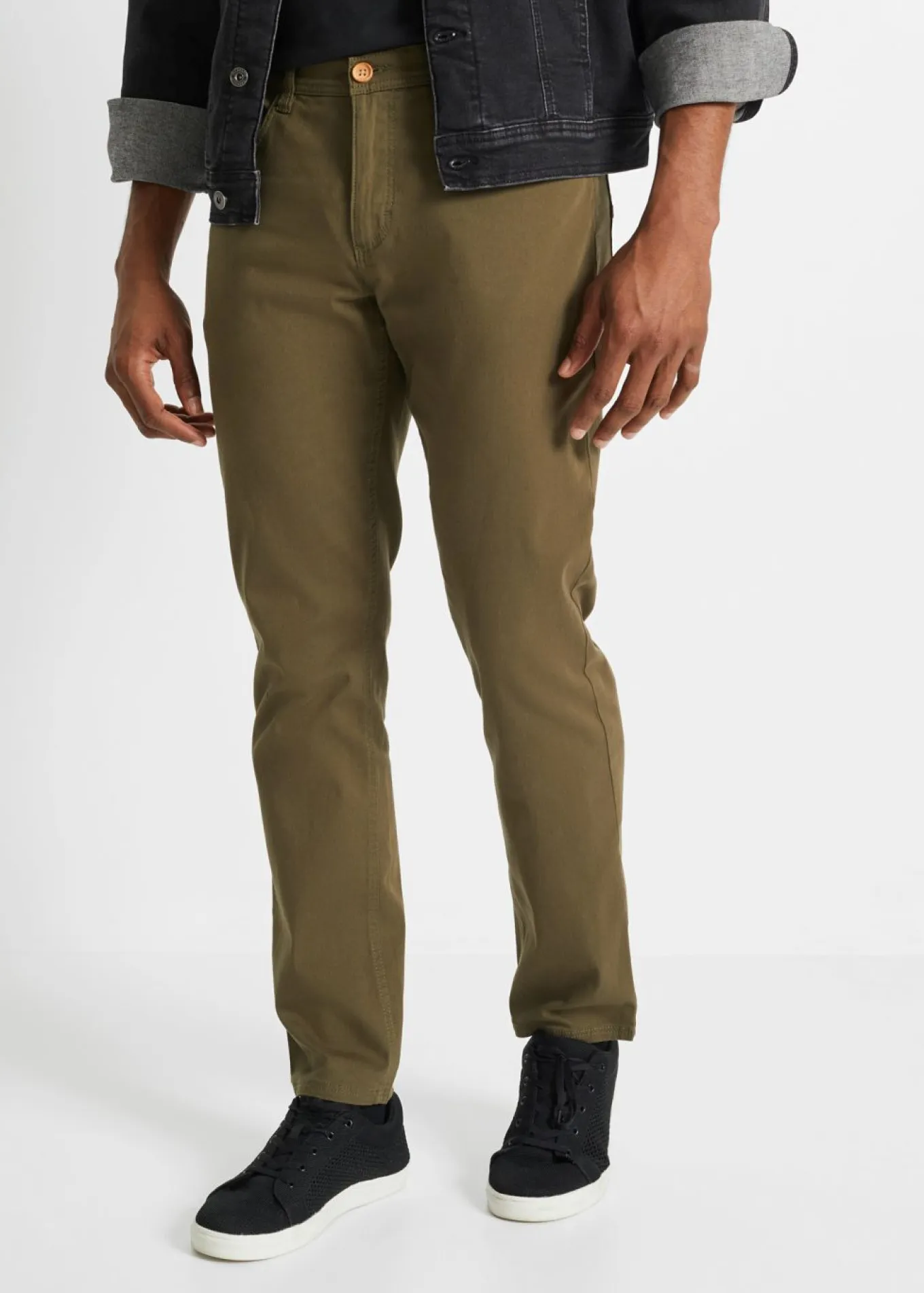 Pantalón elástico de corte regular y recto