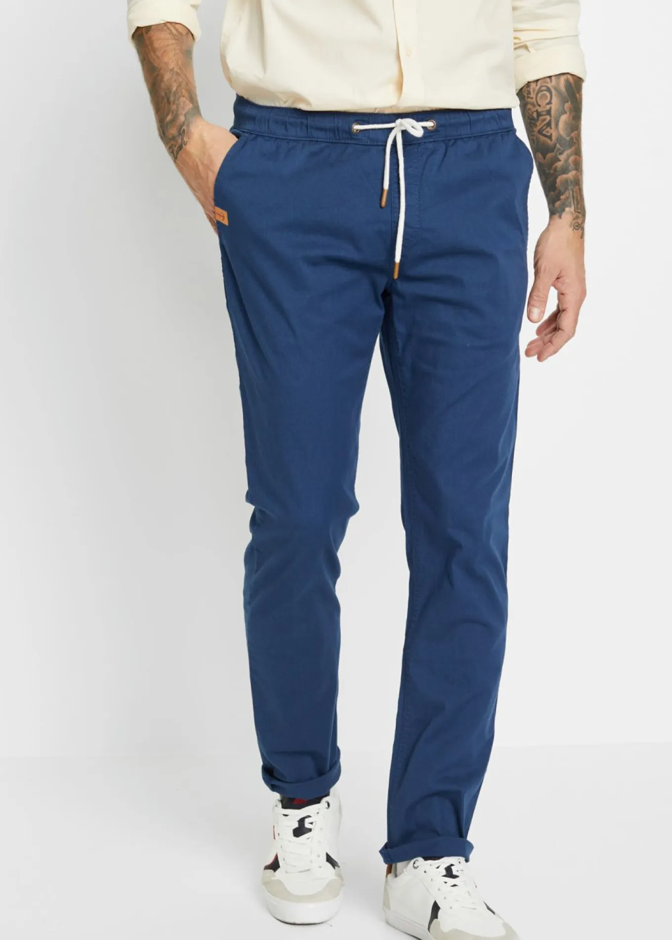 Pantalón elástico de corte recto y ajustado
