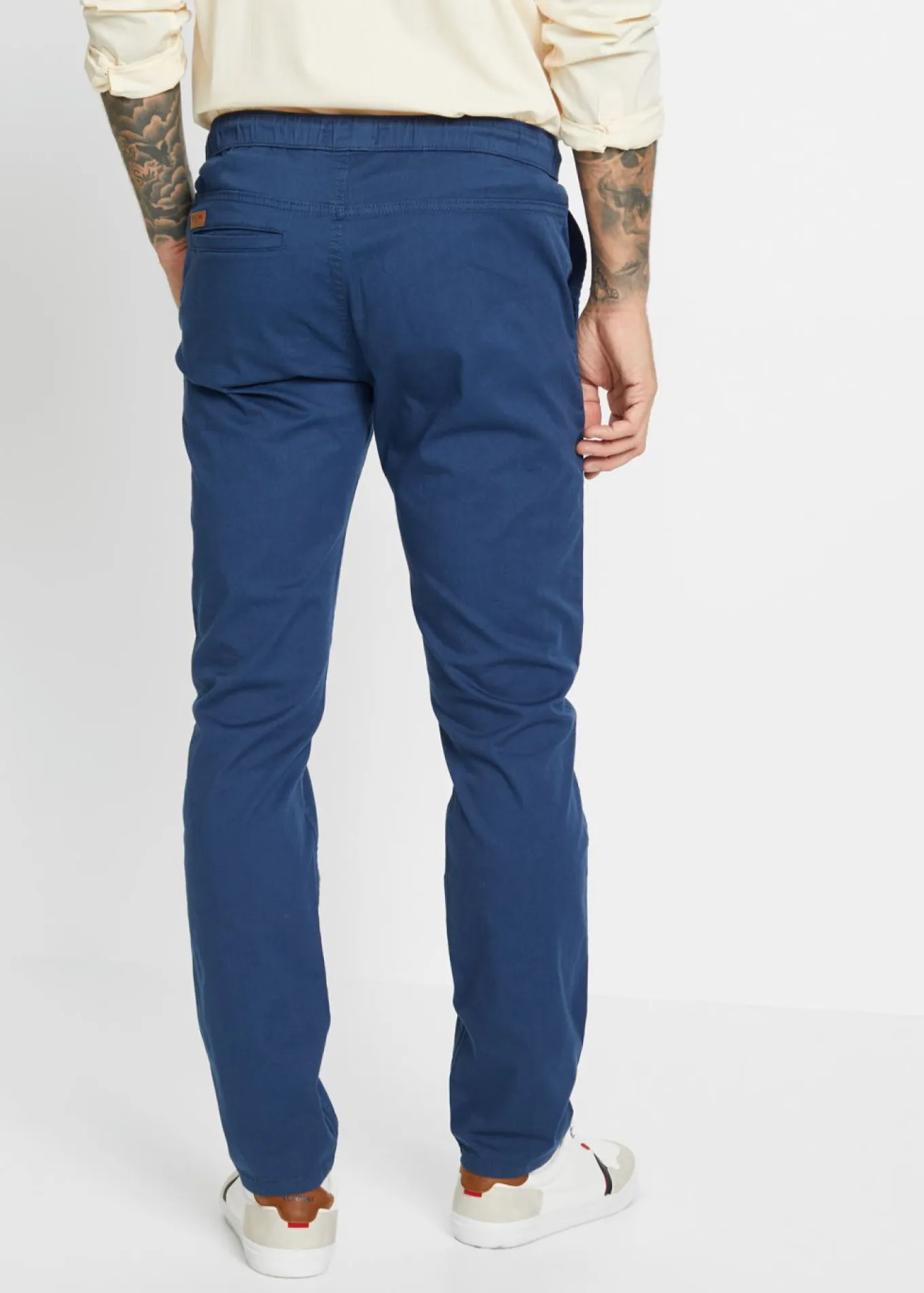 Pantalón elástico de corte recto y ajustado