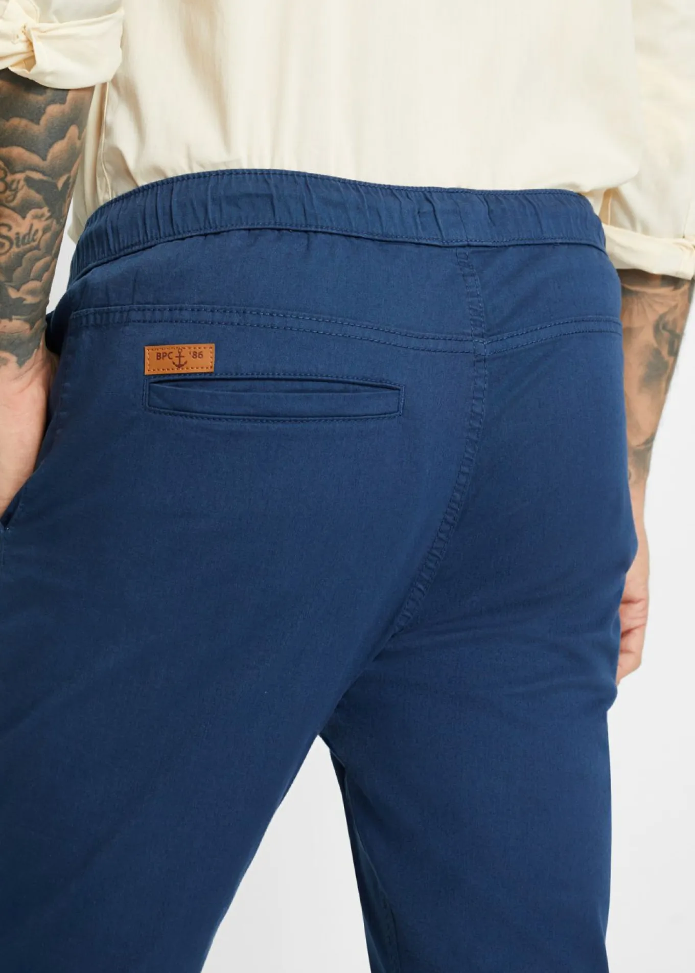 Pantalón elástico de corte recto y ajustado