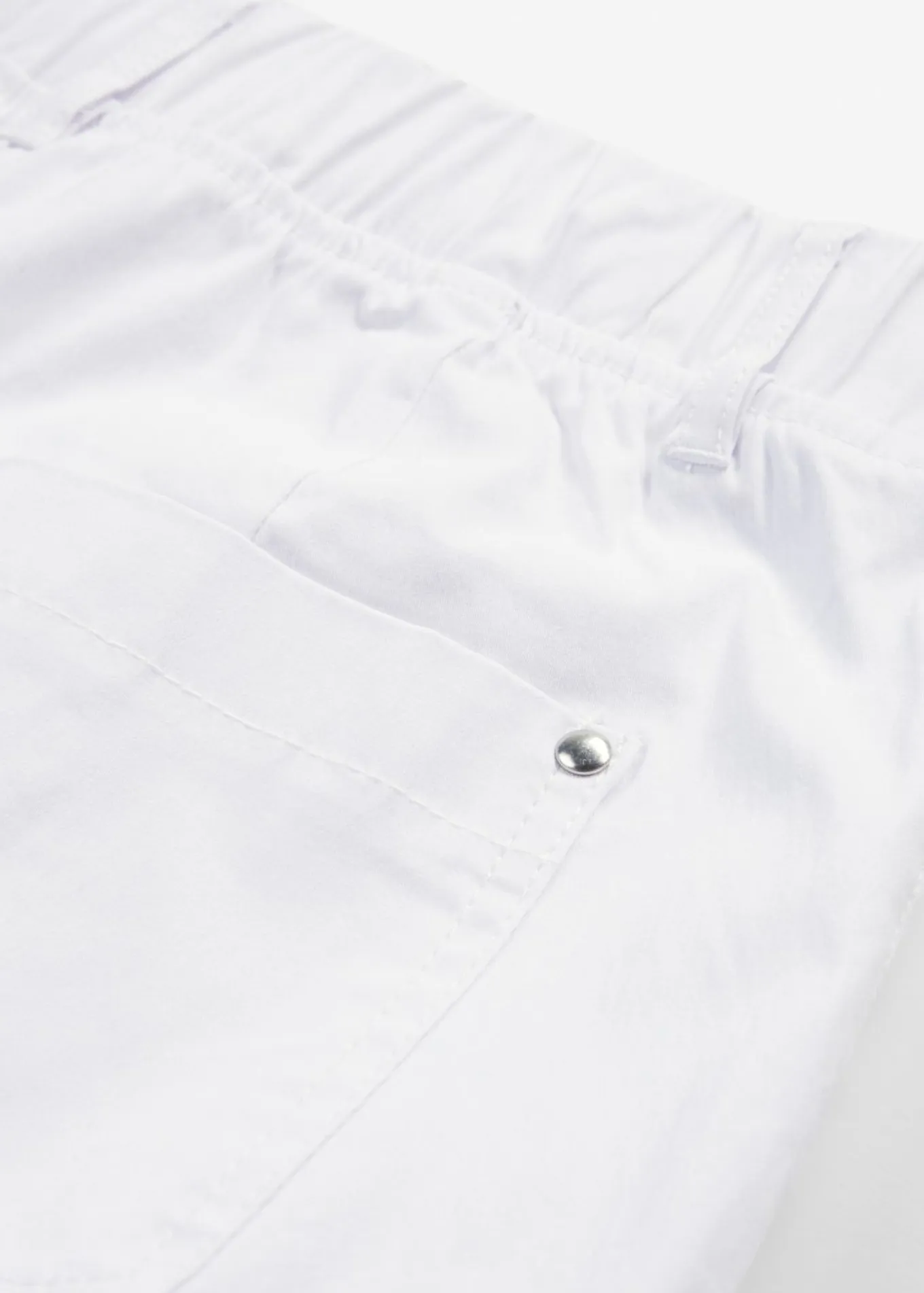 Pantalón elástico de corte capri con cintura elástica