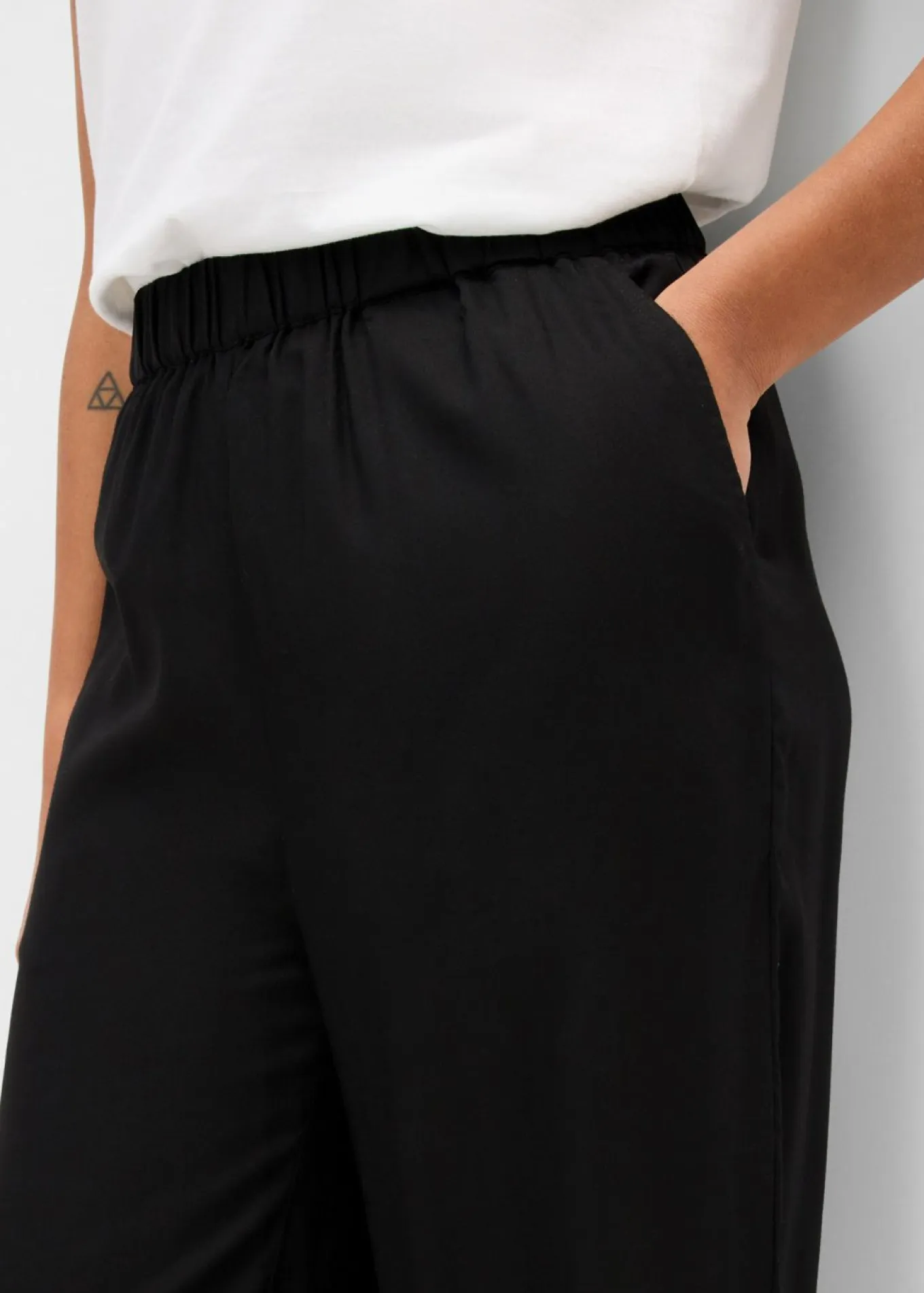 Pantalón elástico de viscosa con cinturilla cómoda