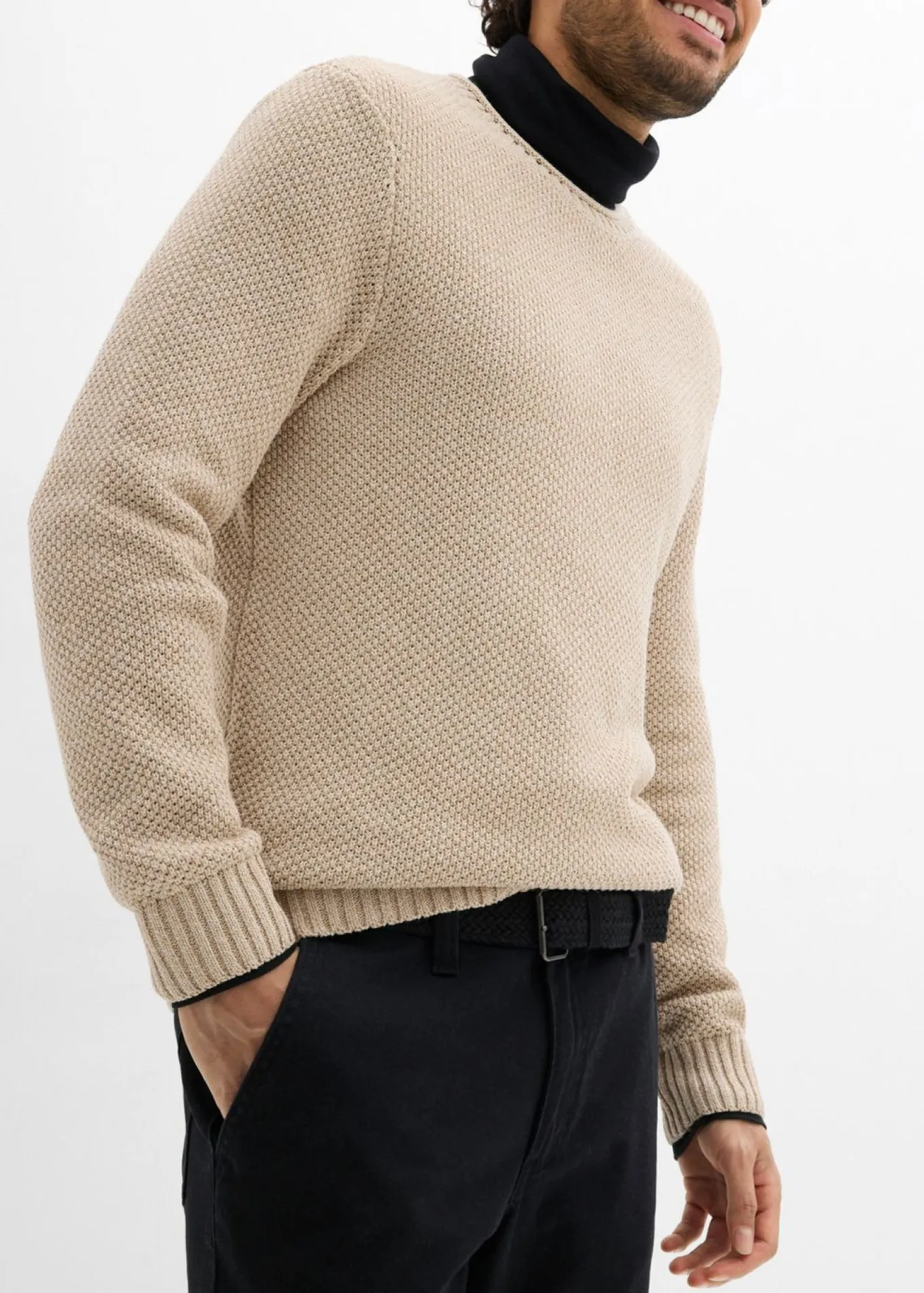 Pantalón elástico tipo chinos con regular, cinturilla elástica, cinturón y forma recta