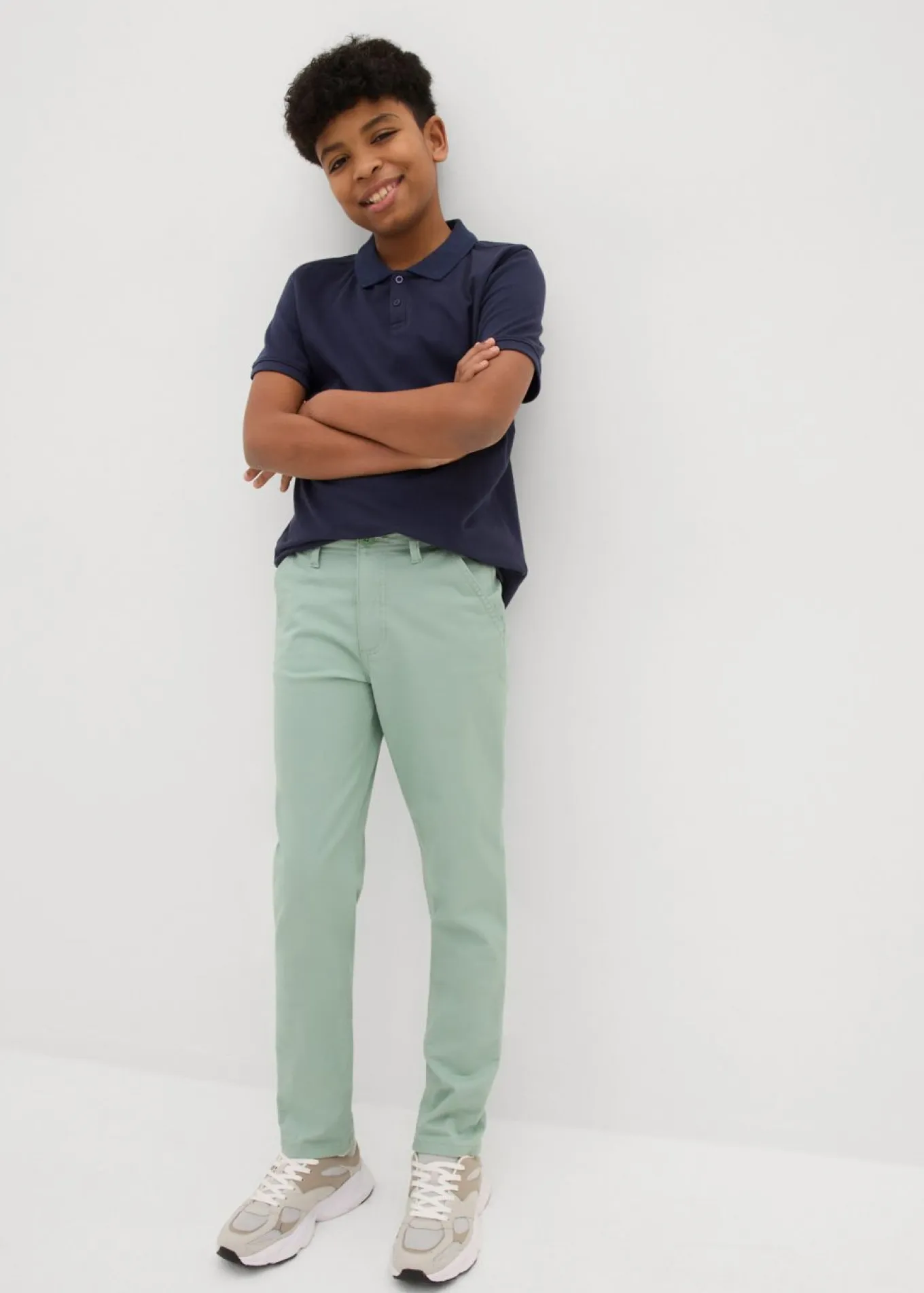 Pantalón elástico tipo chino con cintura ajustable y corte ajustado/recto