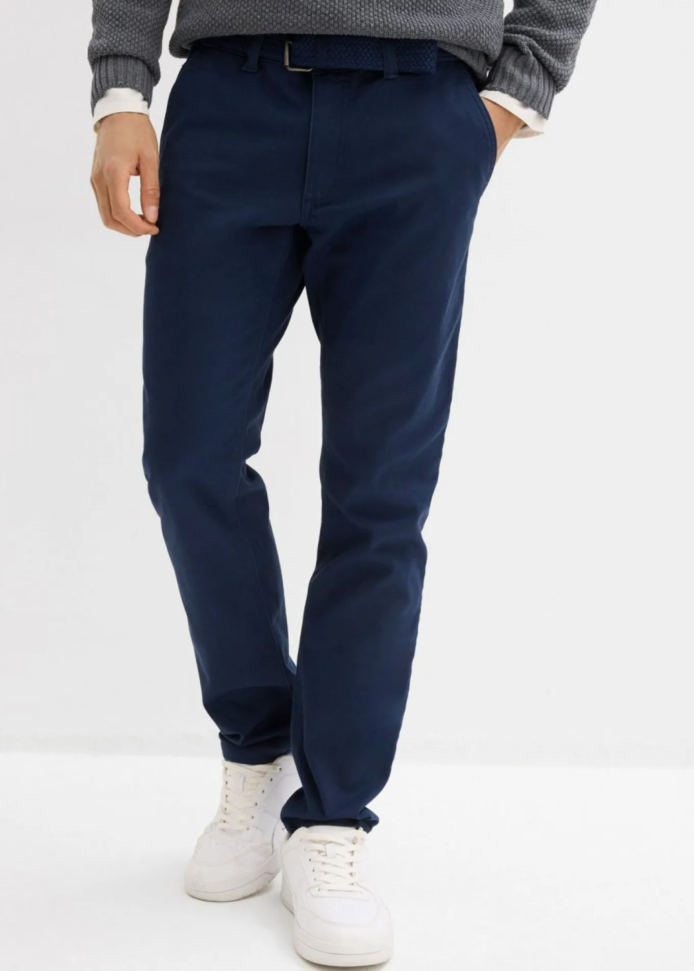 Pantalón elástico tipo chinos con regular, cinturilla elástica, cinturón y forma recta