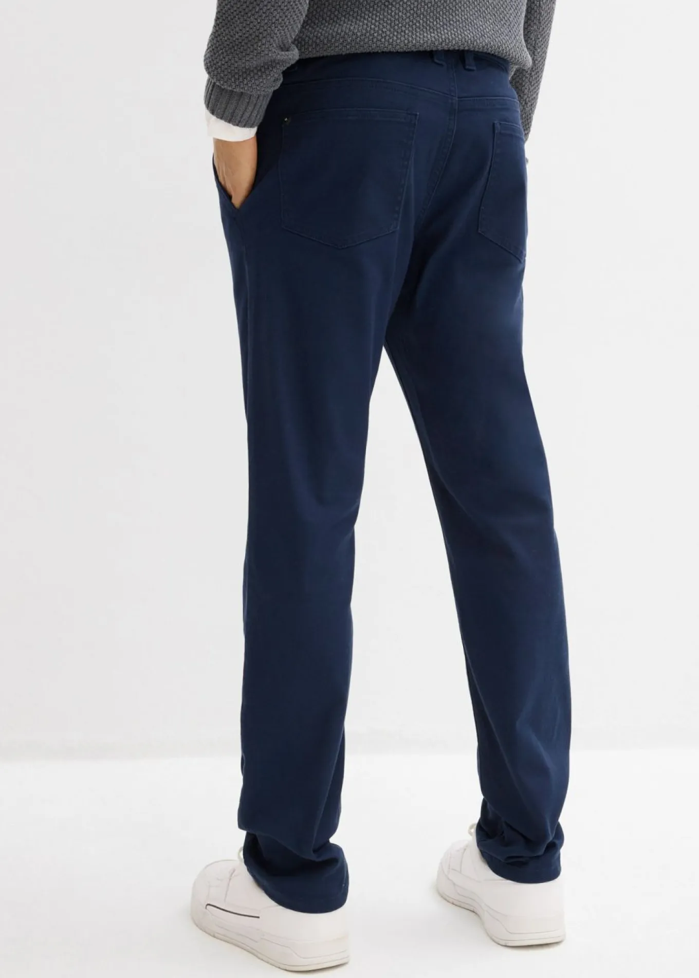Pantalón elástico tipo chinos con regular, cinturilla elástica, cinturón y forma recta