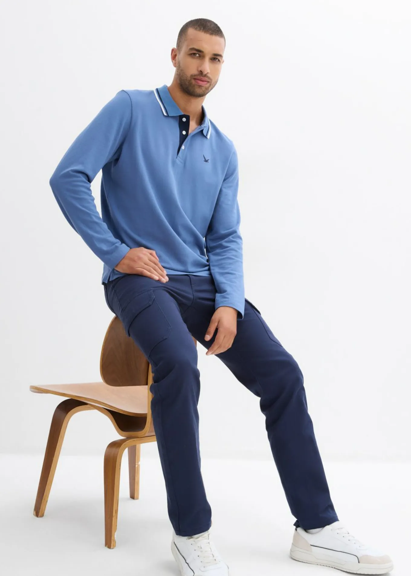 Pantalón elásticos, slim fit, con bolsillos cargo, straight
