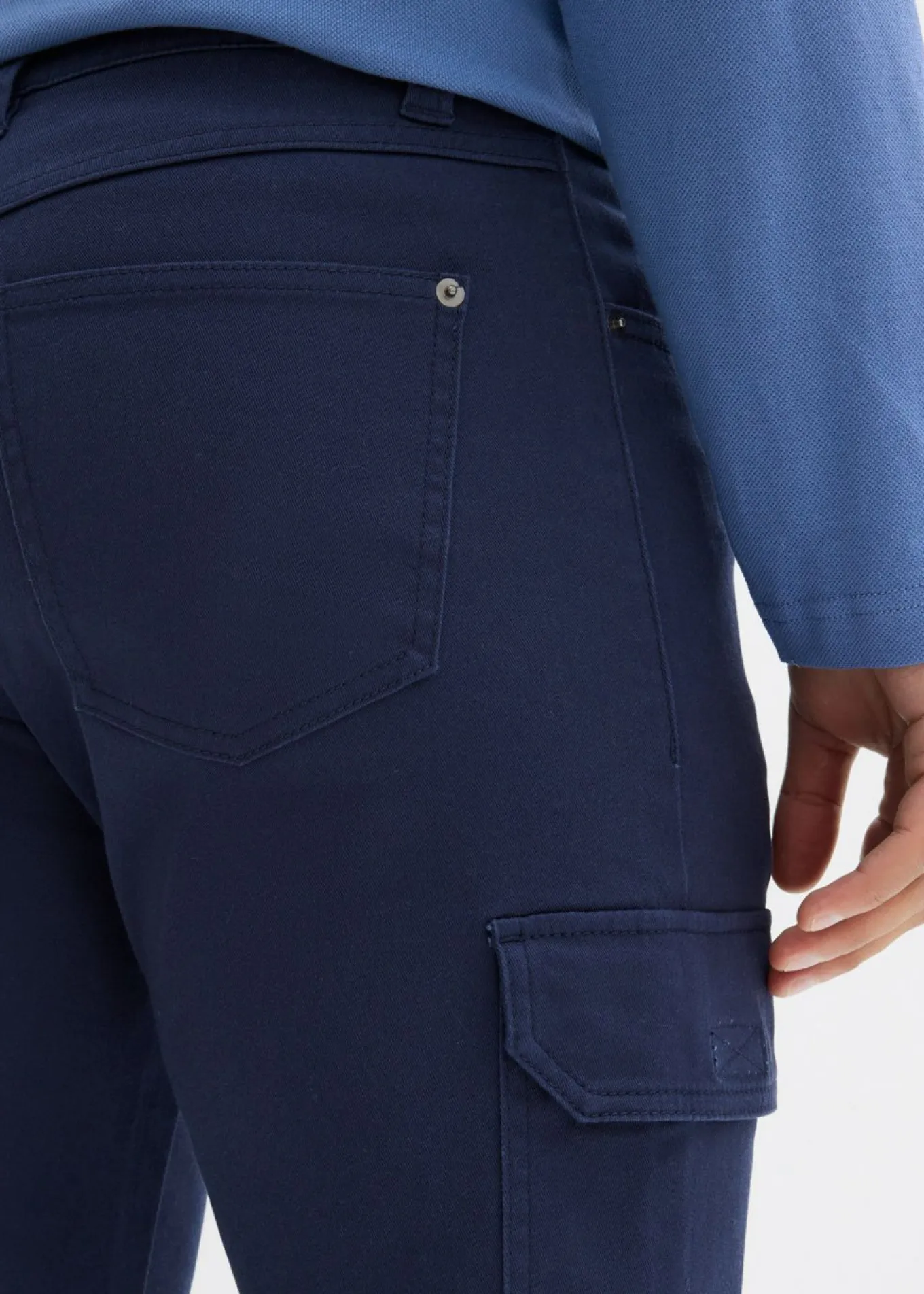 Pantalón elásticos, slim fit, con bolsillos cargo, straight