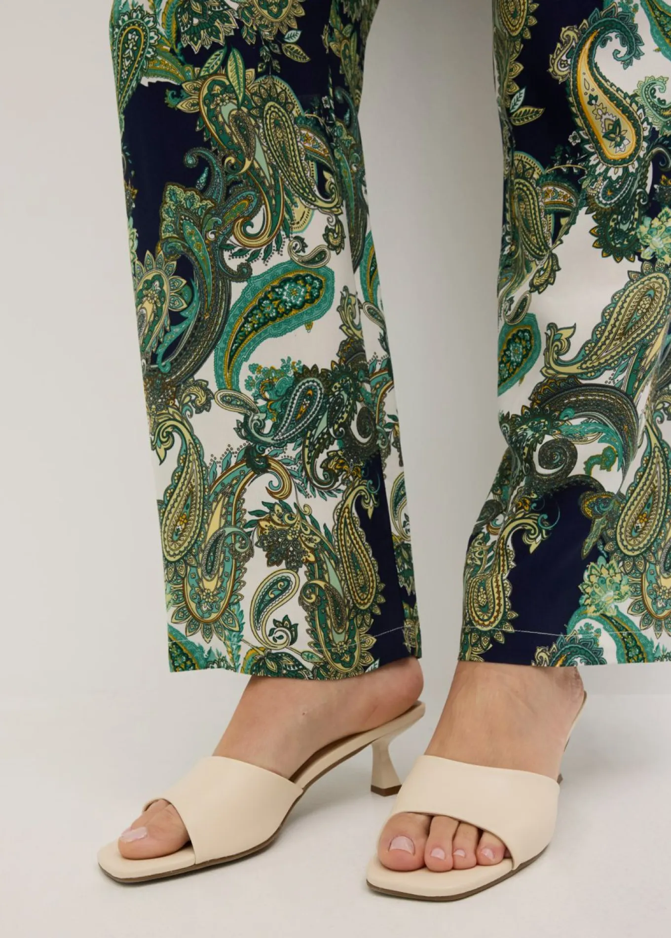 Pantalón estampado de viscosa fluida