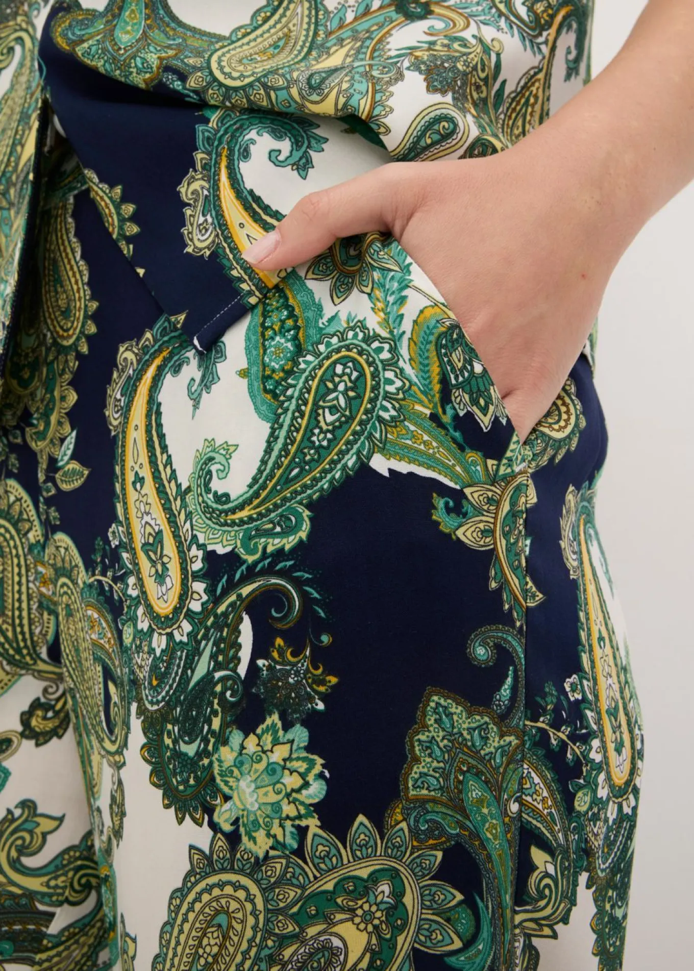 Pantalón estampado de viscosa fluida
