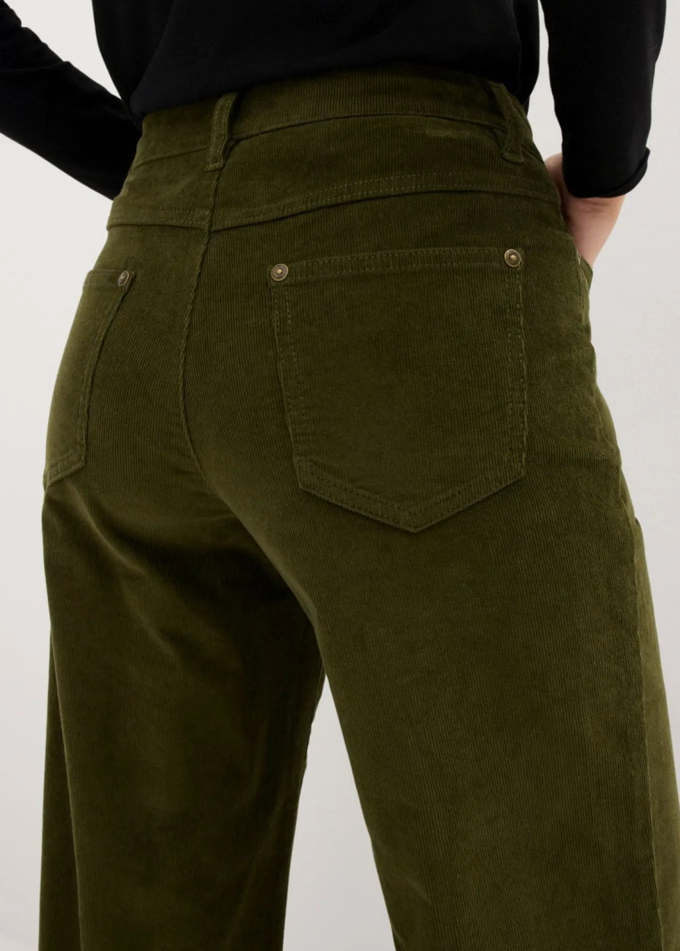 Pantalón estilo Marlene de pana