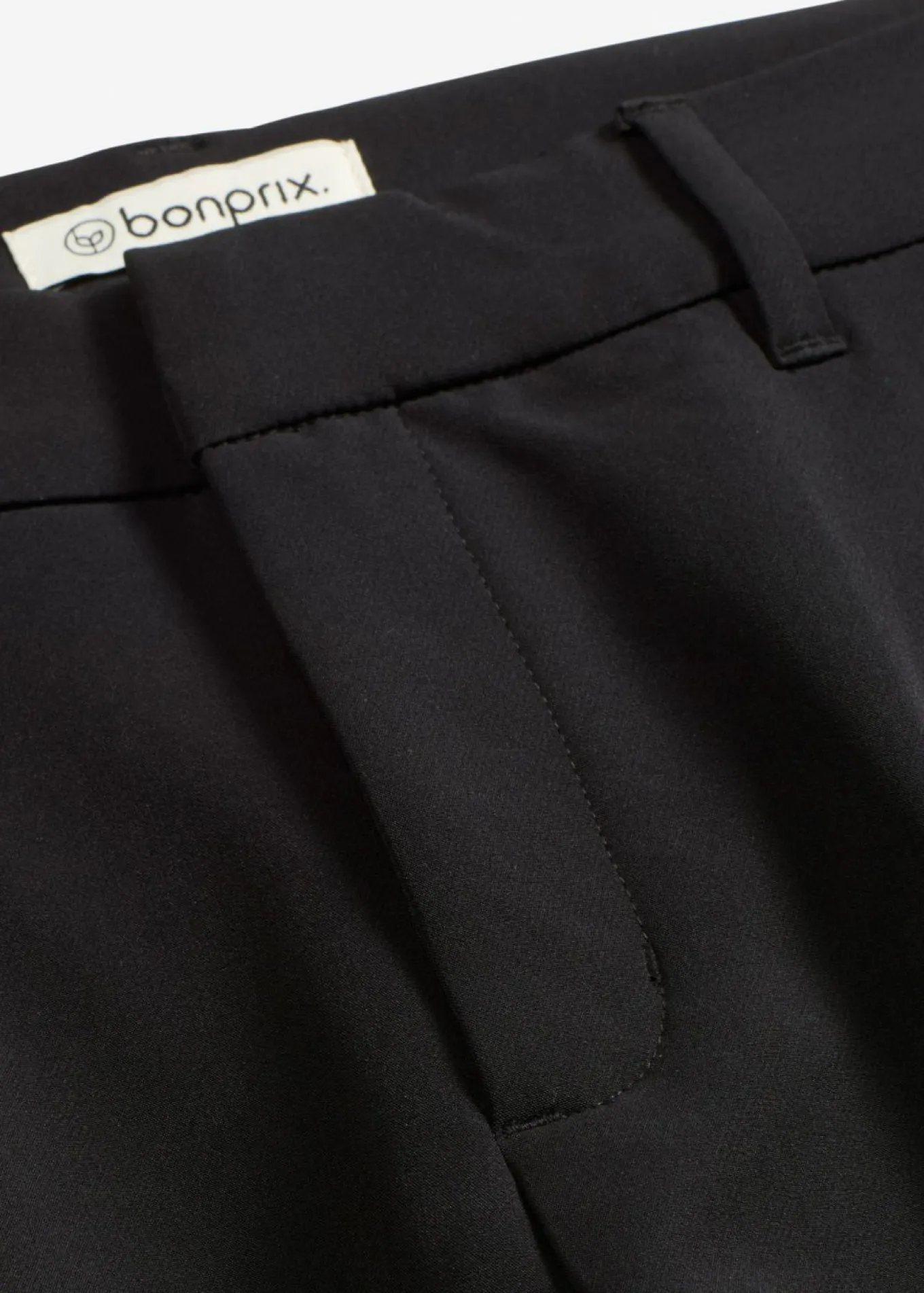 Pantalón femenino con pinzas