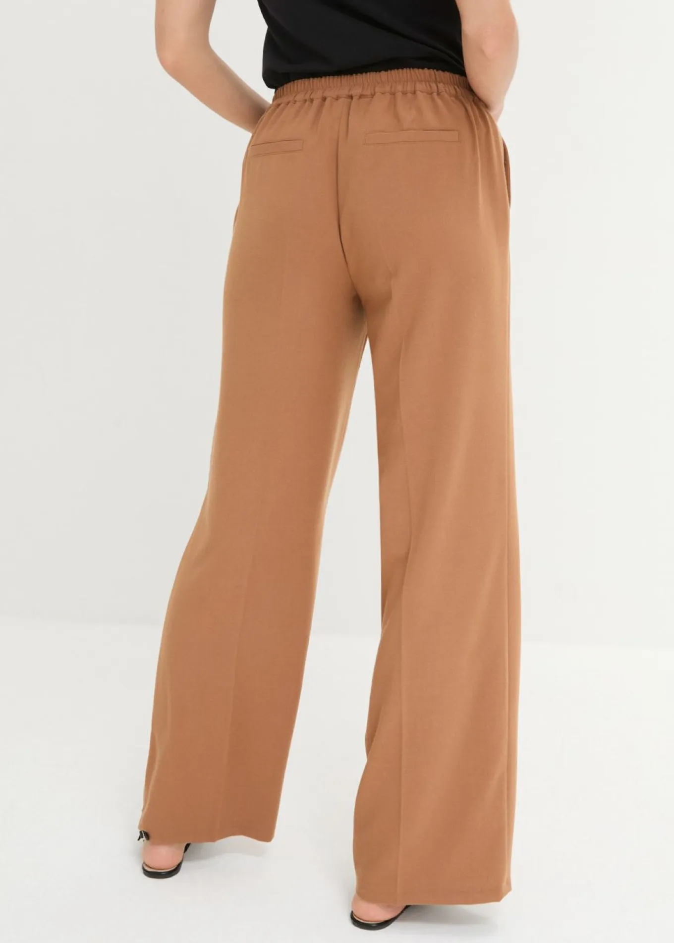 Pantalón Marlene con cinturón decorativo