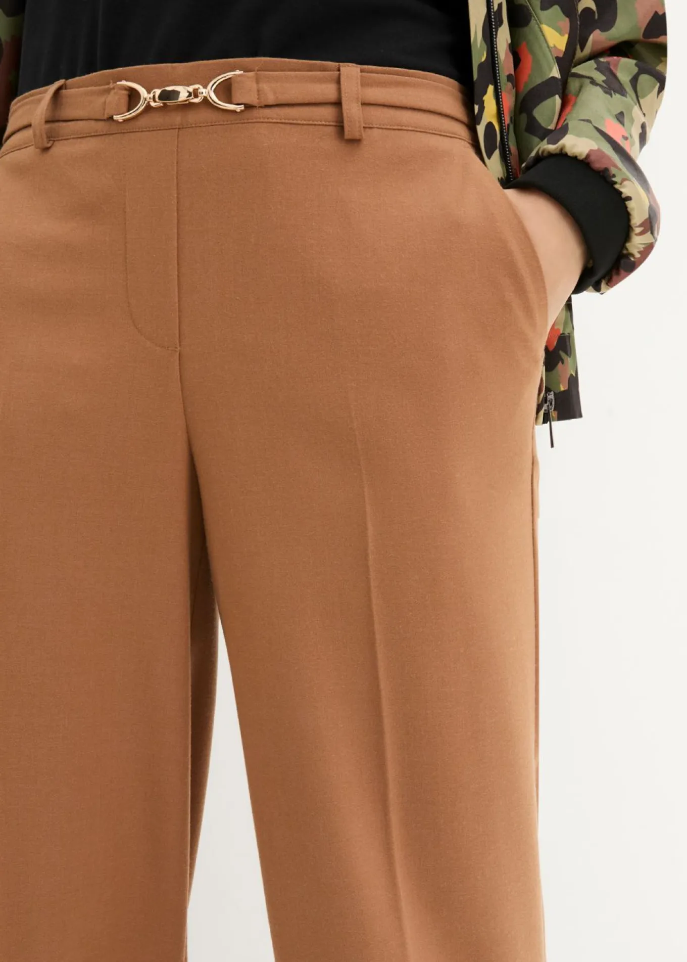 Pantalón Marlene con cinturón decorativo