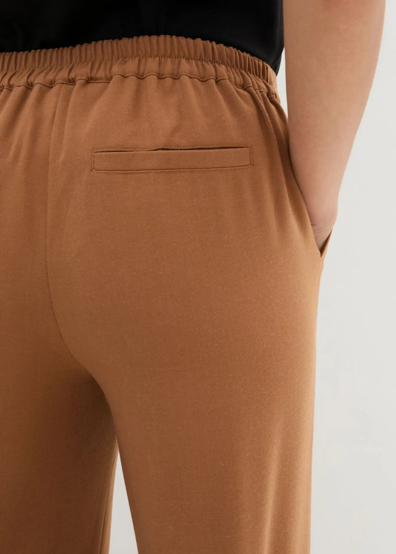 Pantalón Marlene con cinturón decorativo