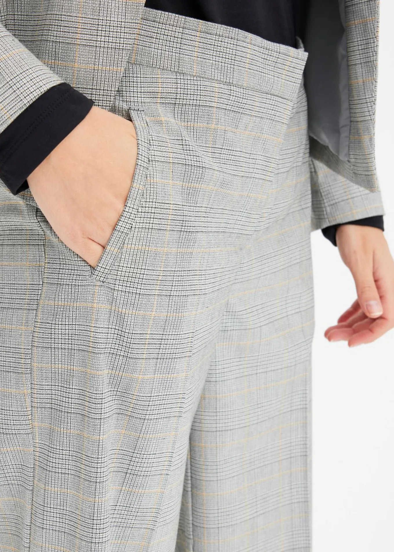 Pantalón Marlene con viscosa de cuadro galés