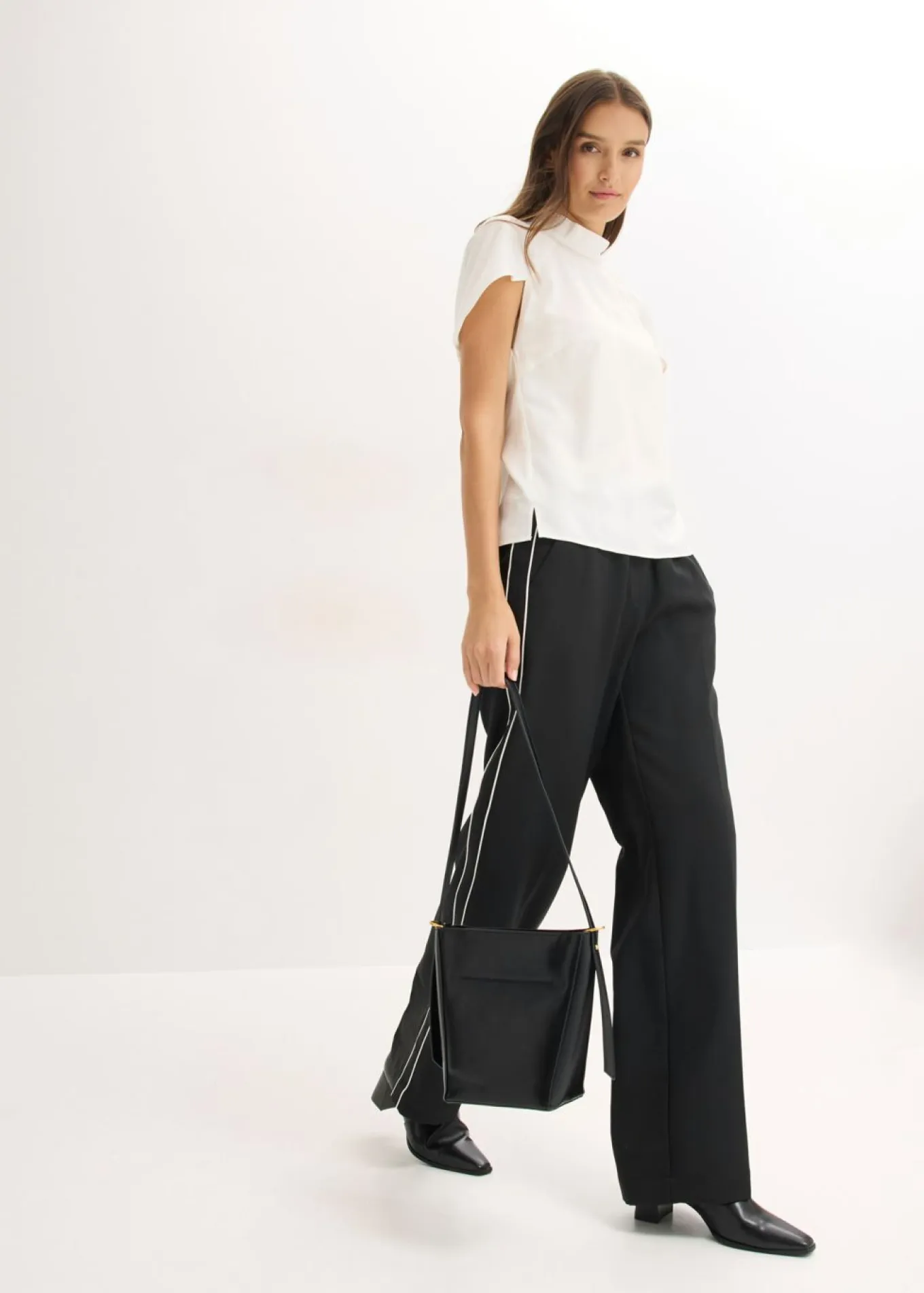 Pantalón palazzo con rayas decorativas