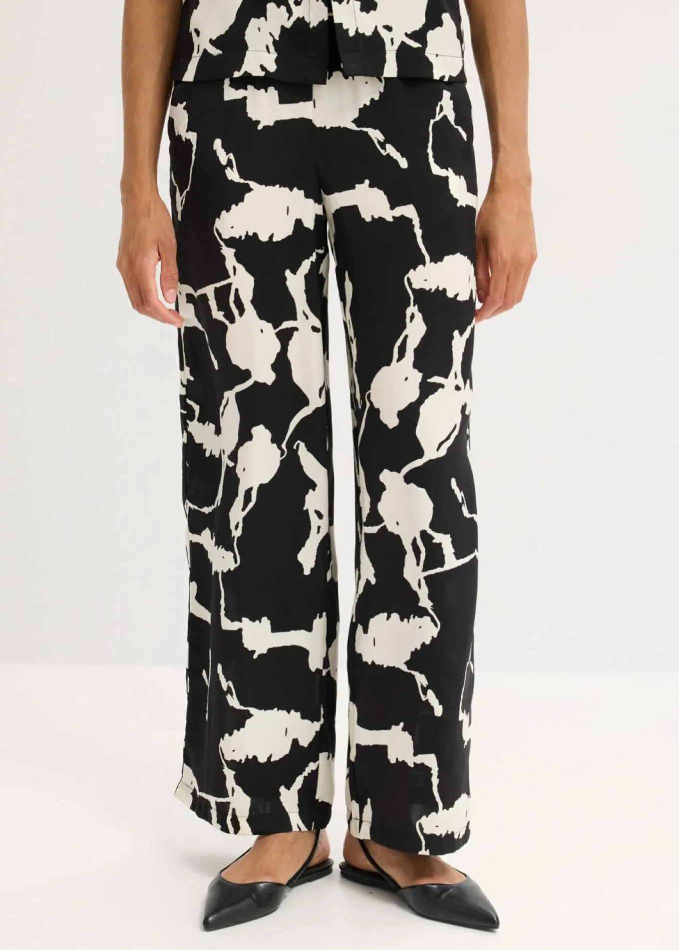 Pantalón palazzo de satén fluido