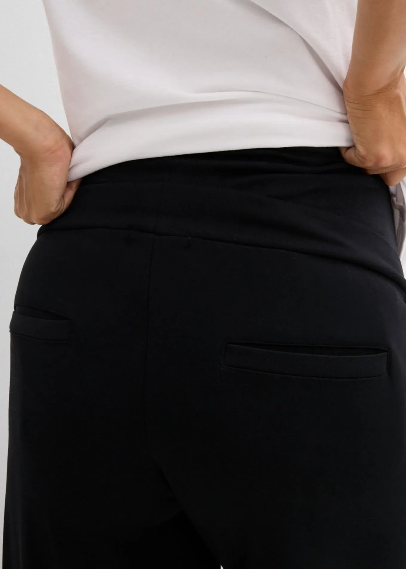Pantalón premamá de cómodo Punto di Roma con perneras anchas