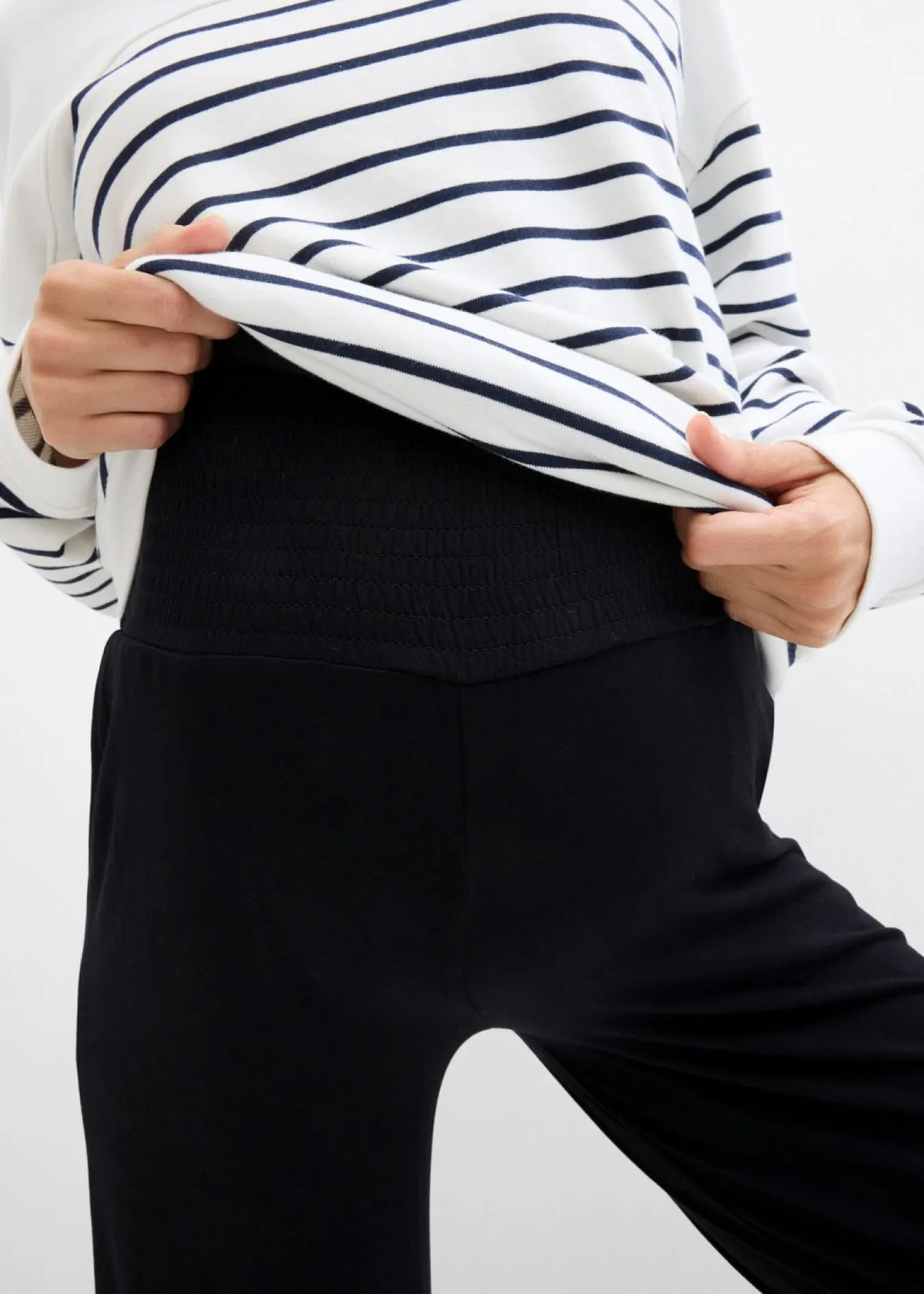 Pantalón premamá de punto con cintura de nido de abeja y perneras rectas